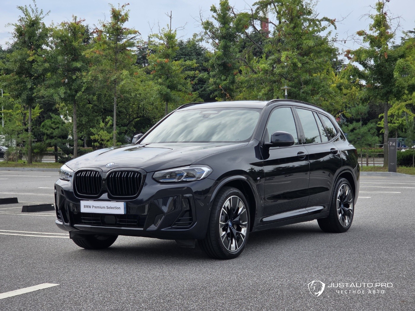 Автомобиль BMW iX3