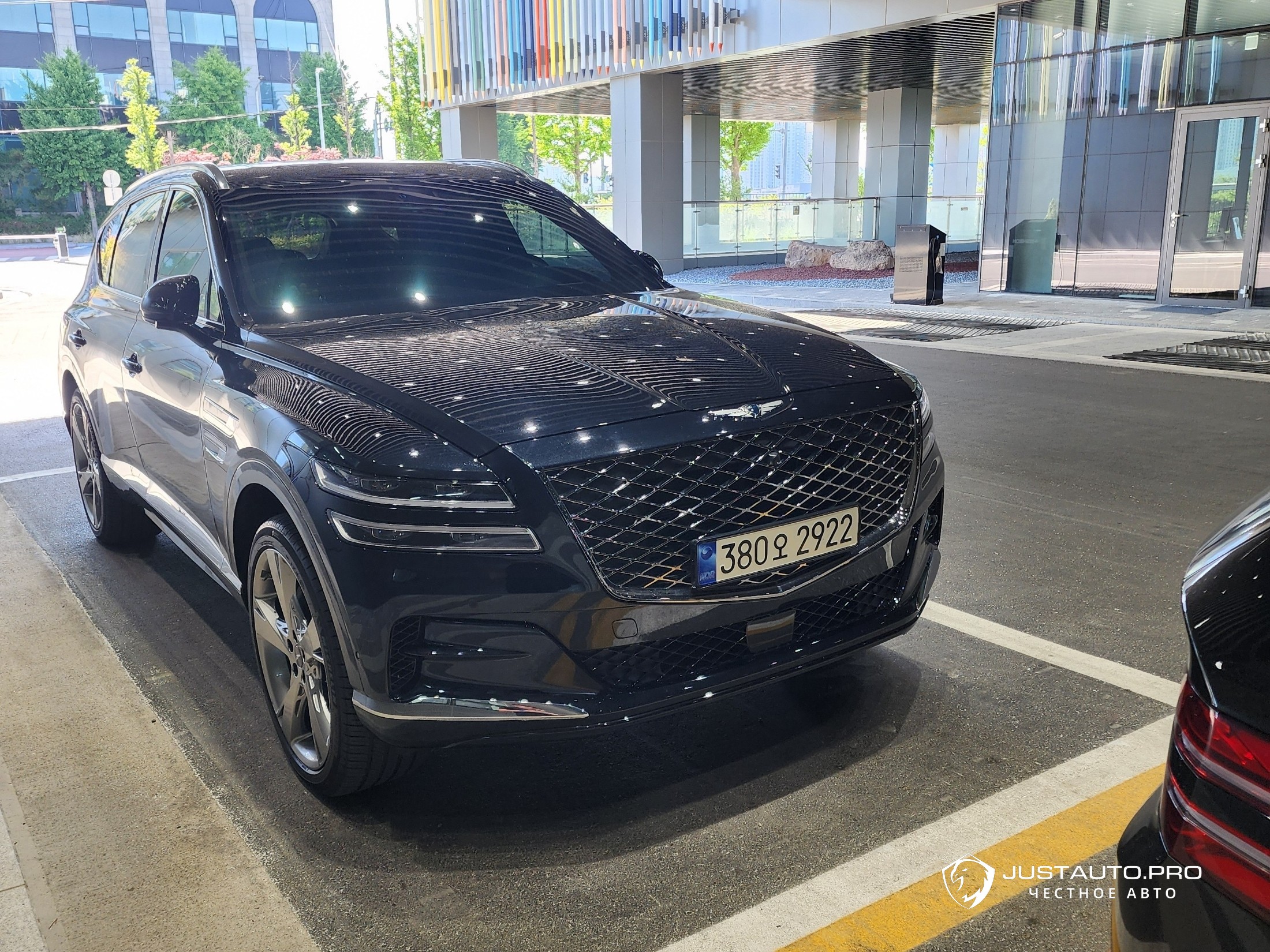 Автомобиль Genesis GV80