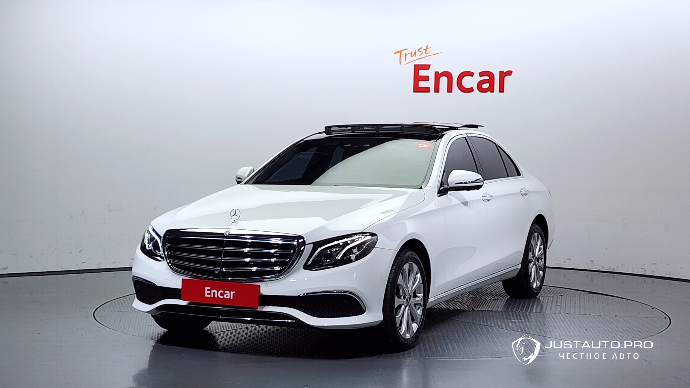 Автомобиль Mercedes-Benz E-Class