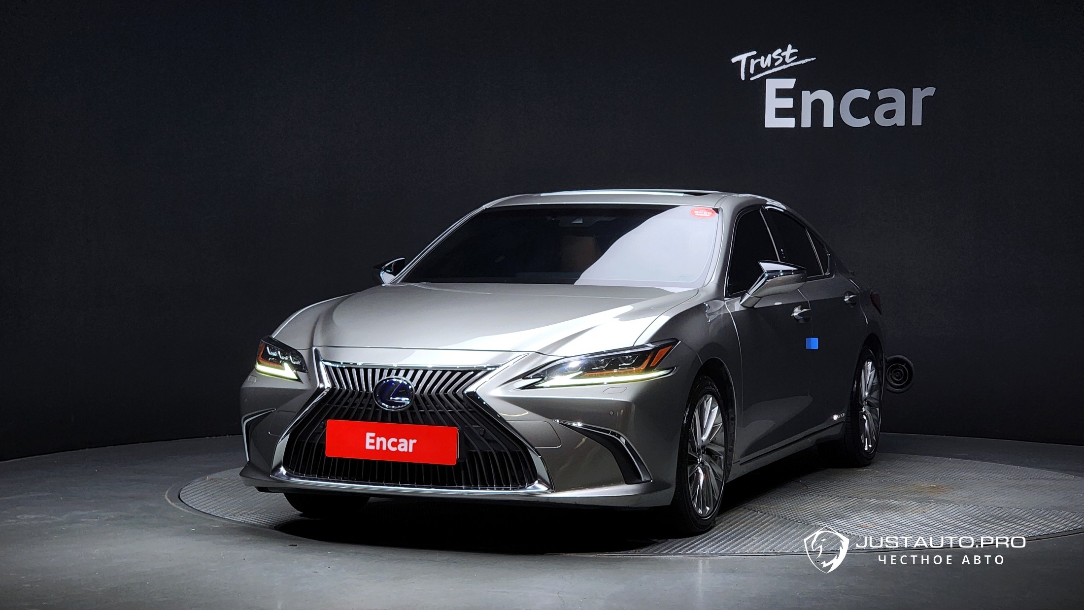 Автомобиль Lexus ES