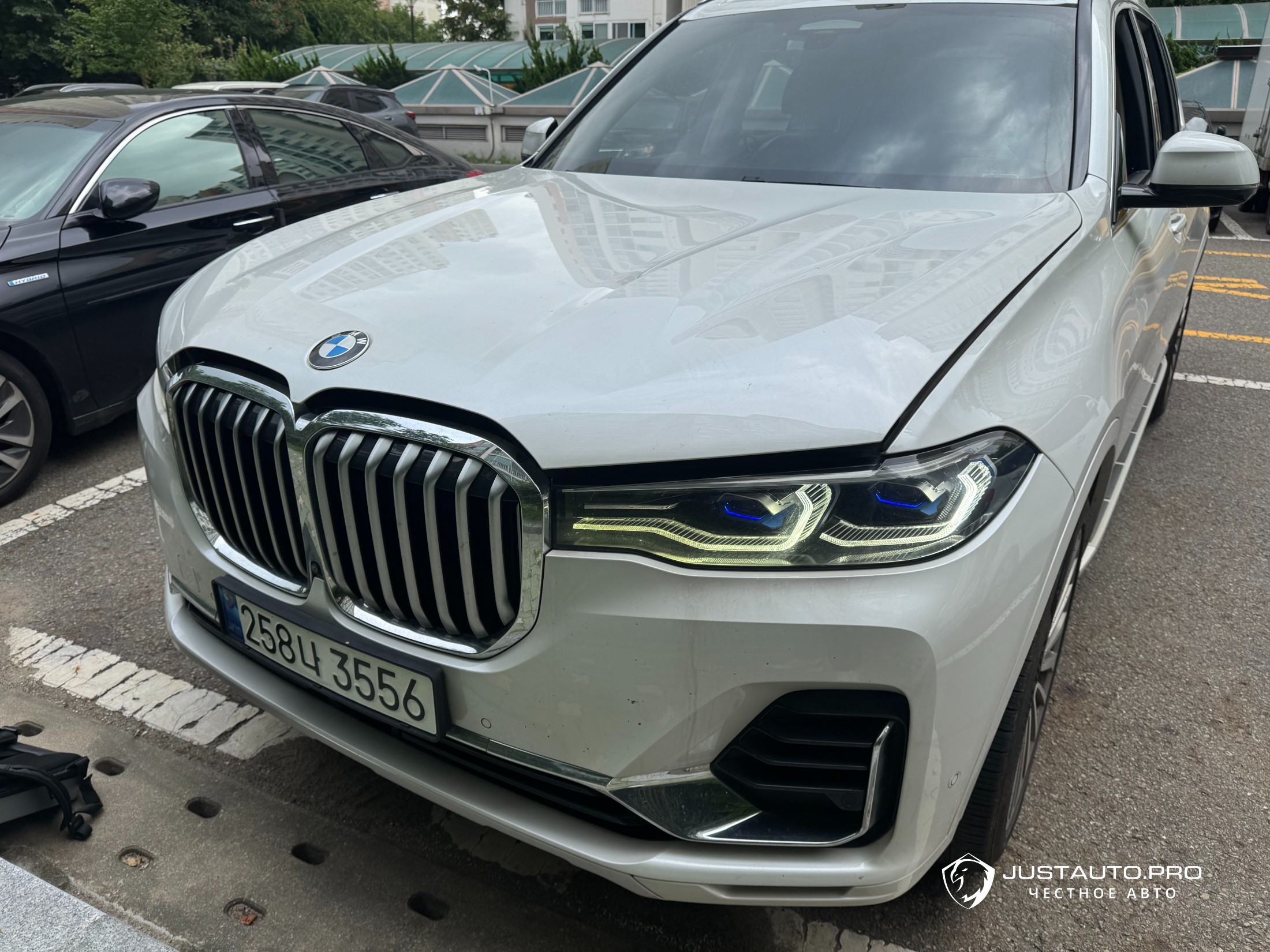 Автомобиль BMW X7