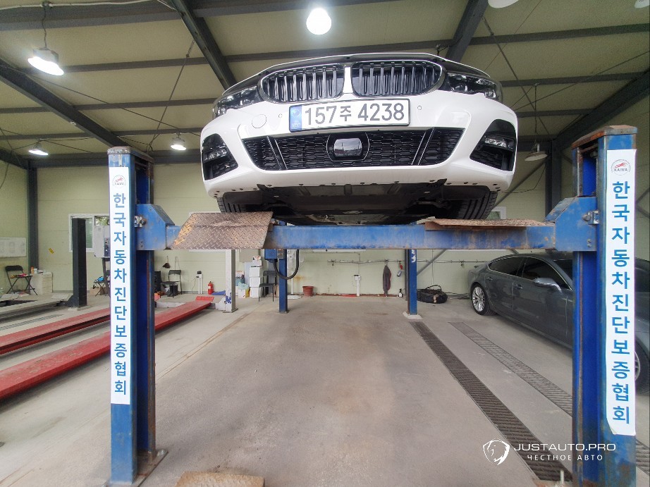 Автомобиль BMW 3-Series
