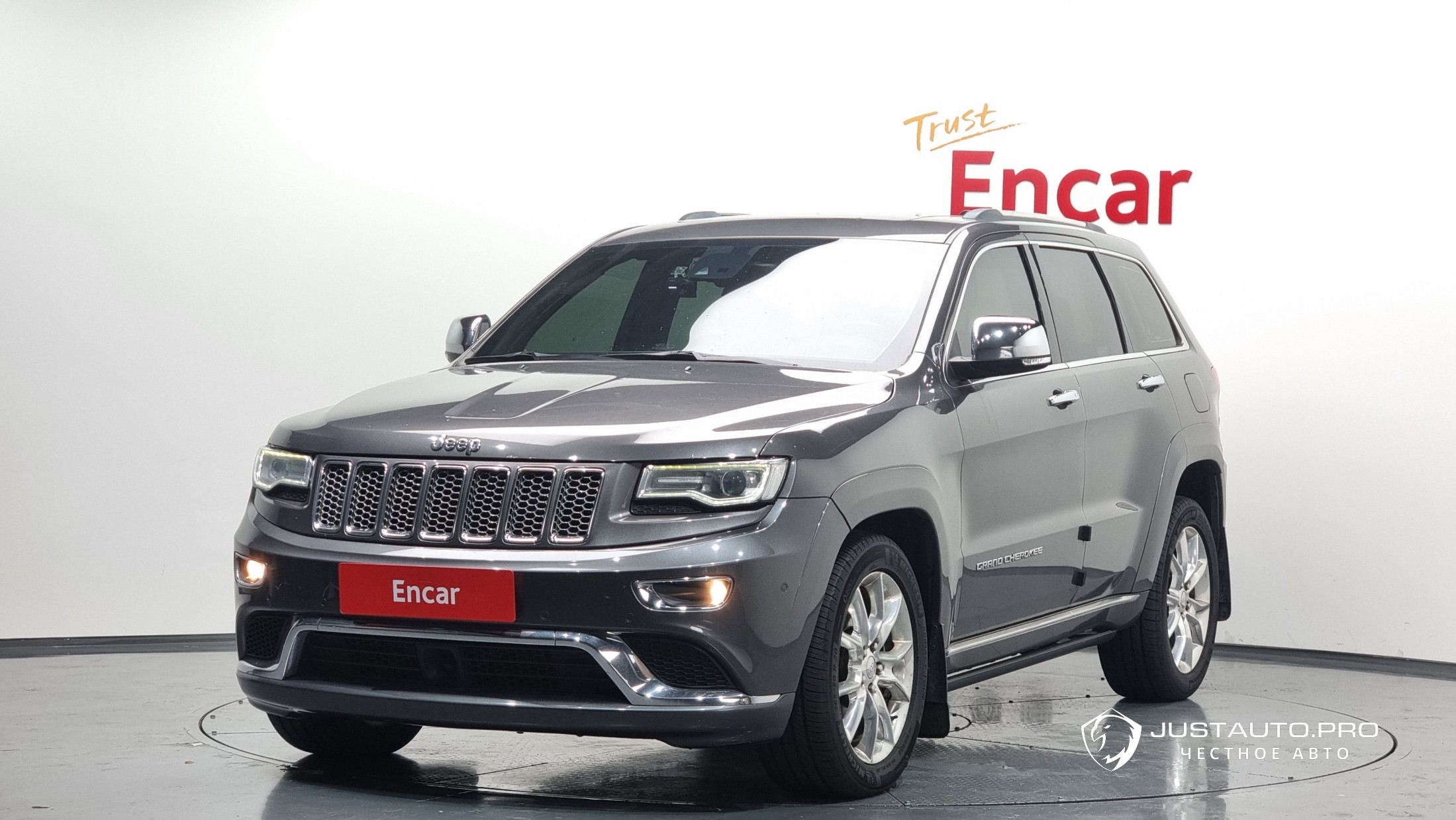 Автомобиль Jeep Cherokee