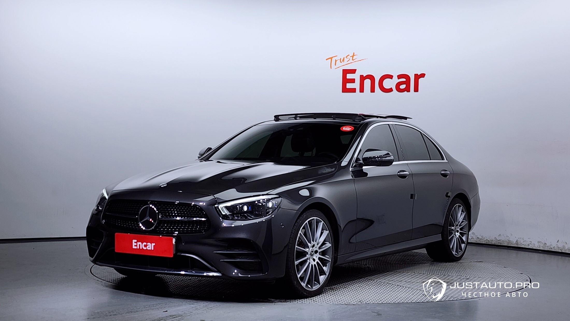 Автомобиль Mercedes-Benz E-Class