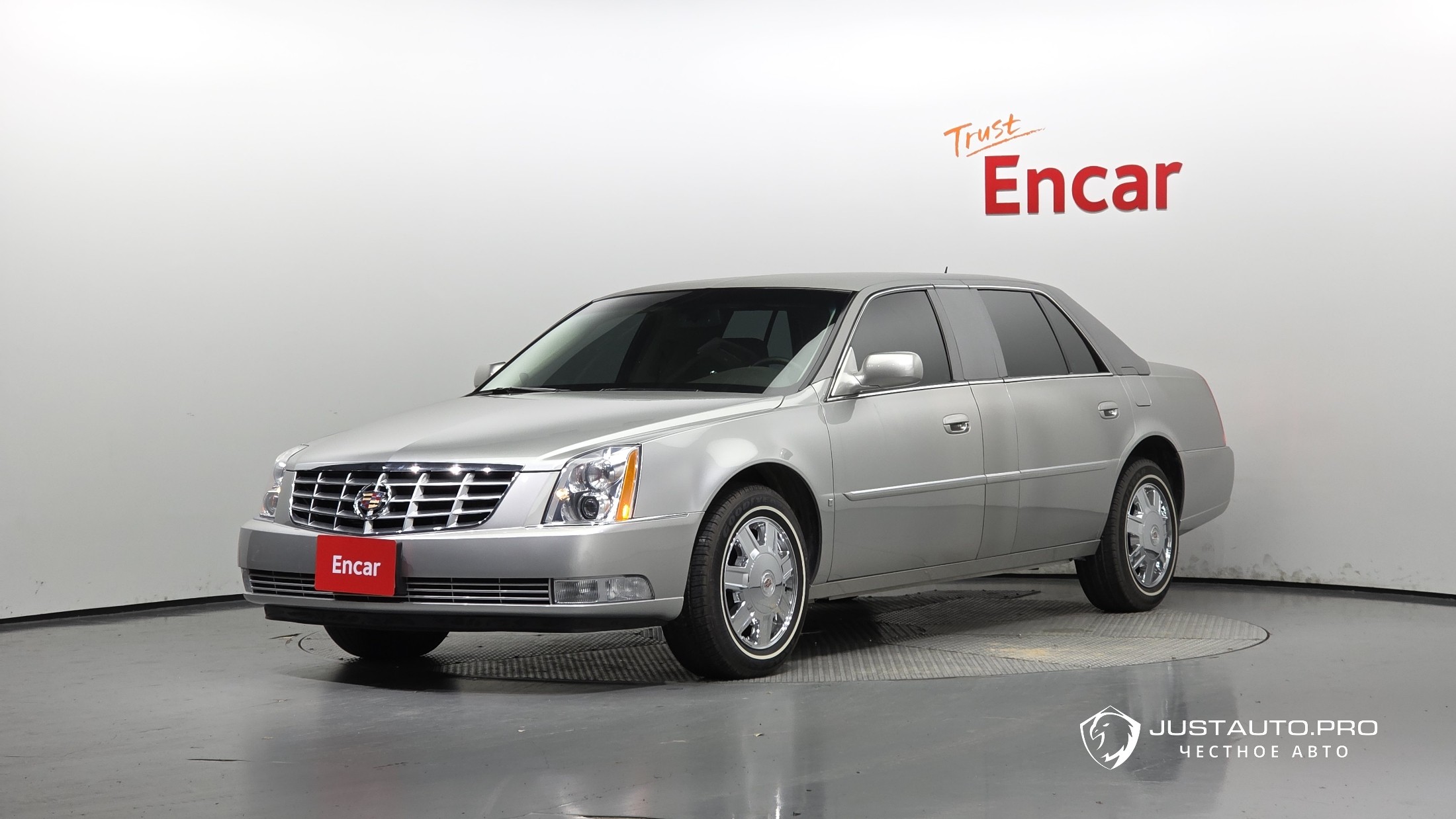 Автомобиль Cadillac DTS