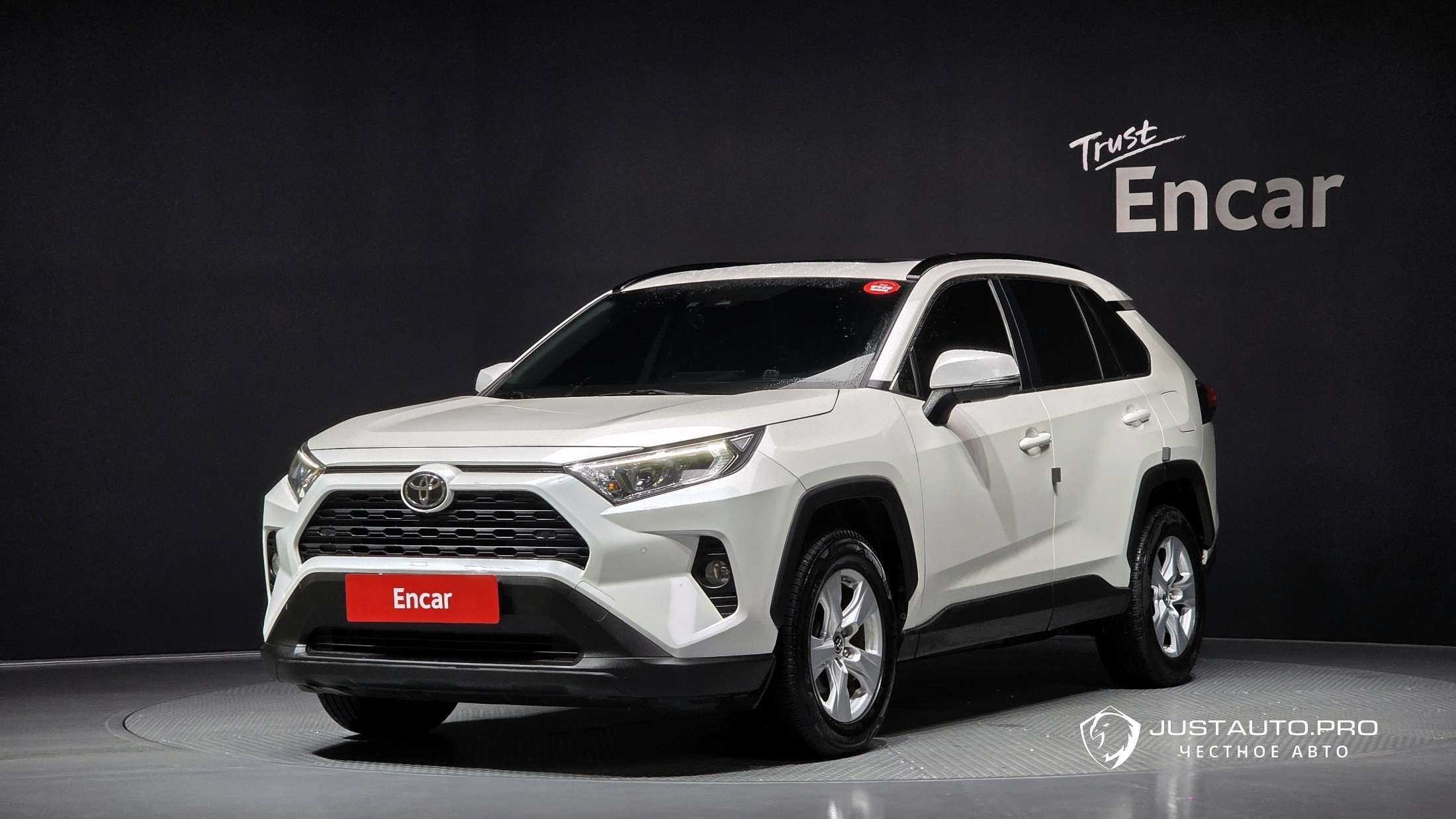 Автомобиль Toyota RAV4