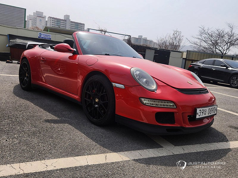 Автомобиль Porsche 911