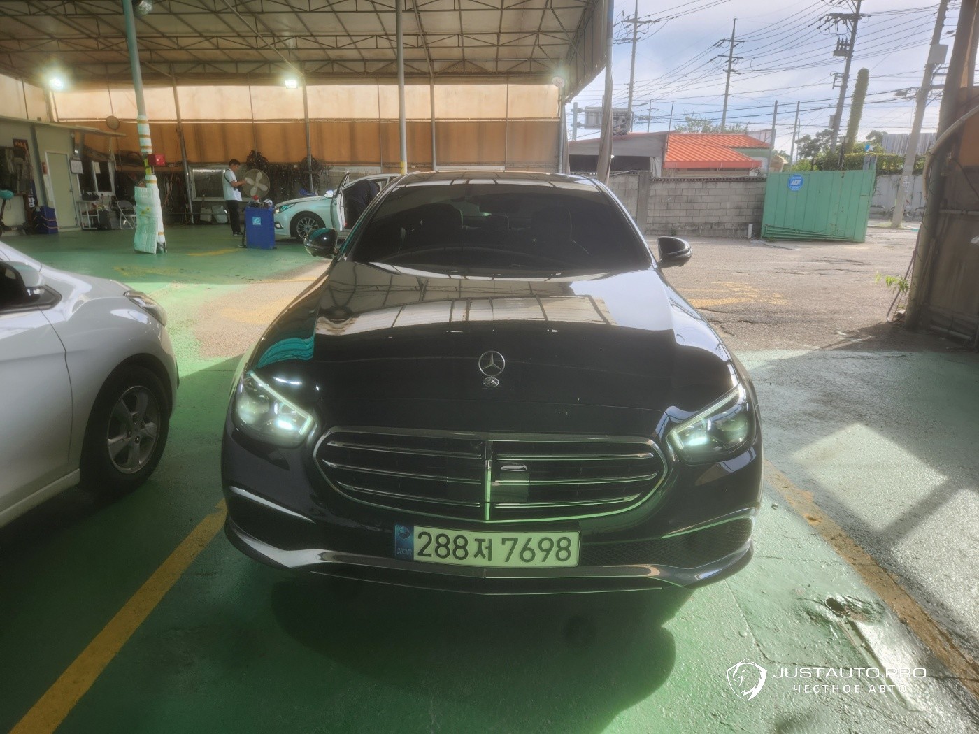 Автомобиль Mercedes-Benz E-Class