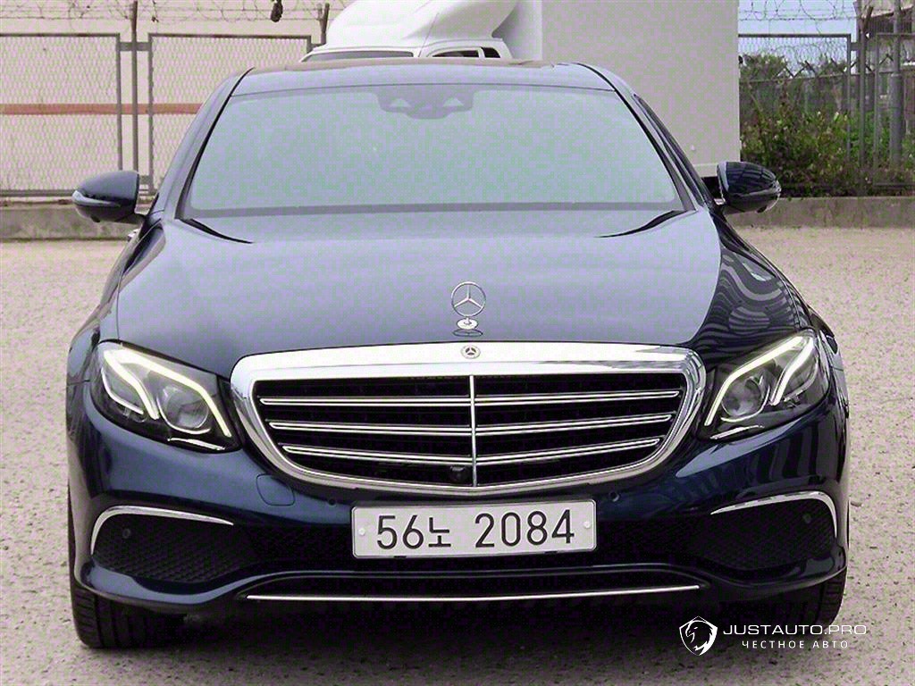Автомобиль Mercedes-Benz E-Class