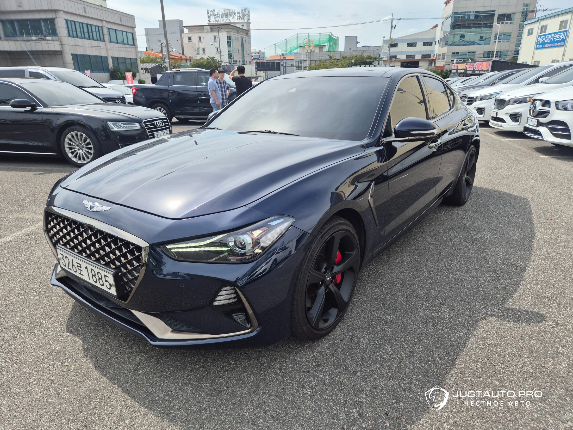 Автомобиль Genesis G70