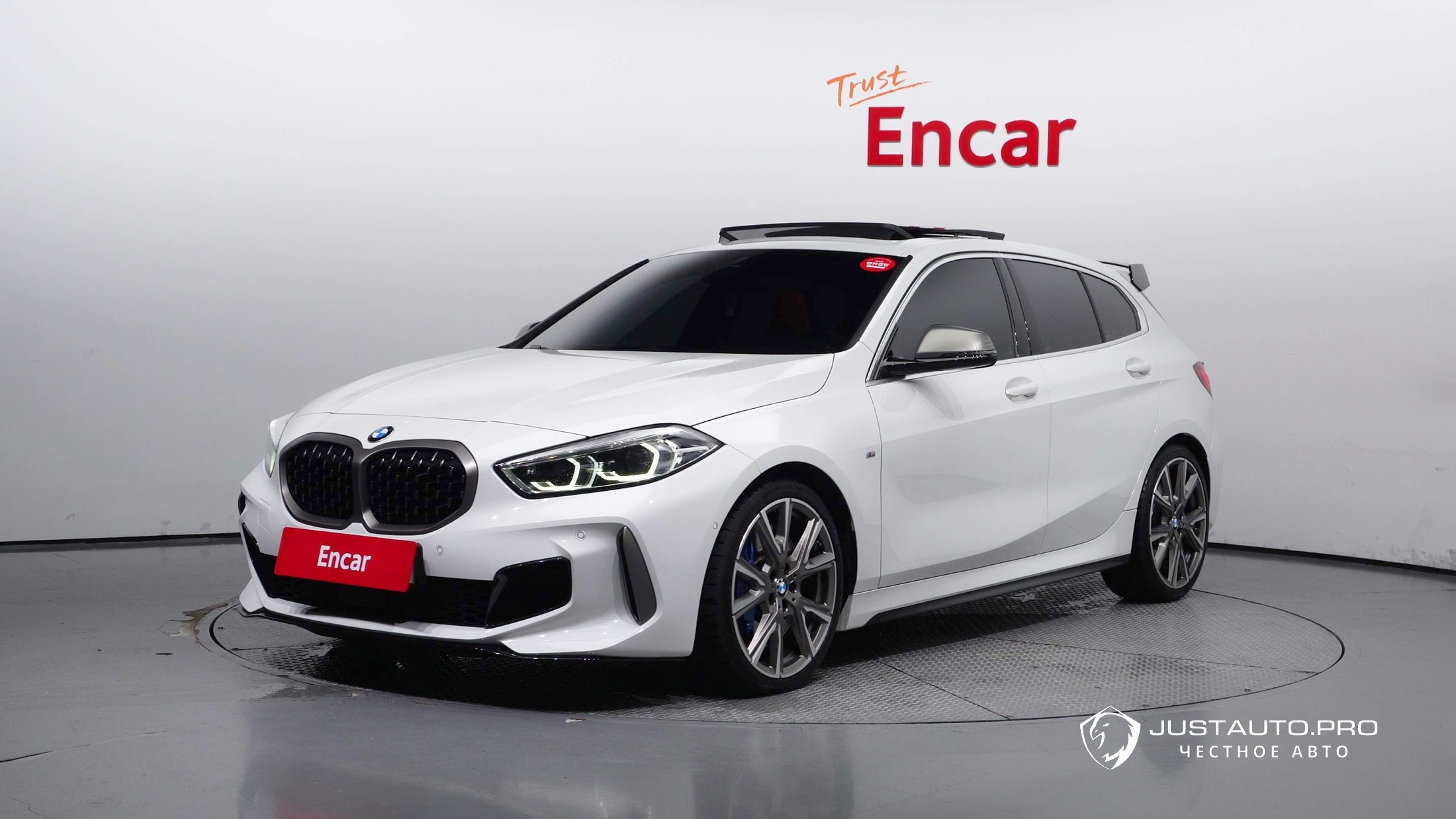 Автомобиль BMW 1-Series