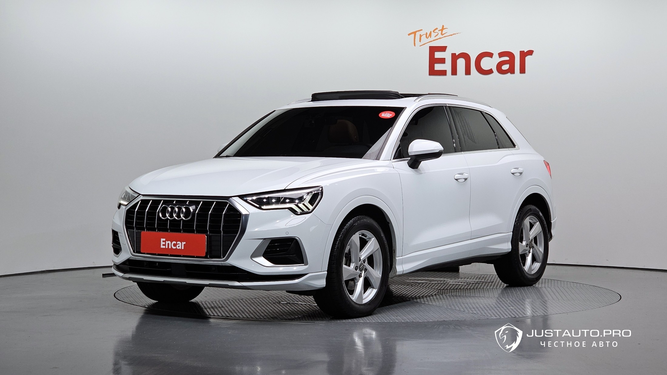 Автомобиль Audi Q3
