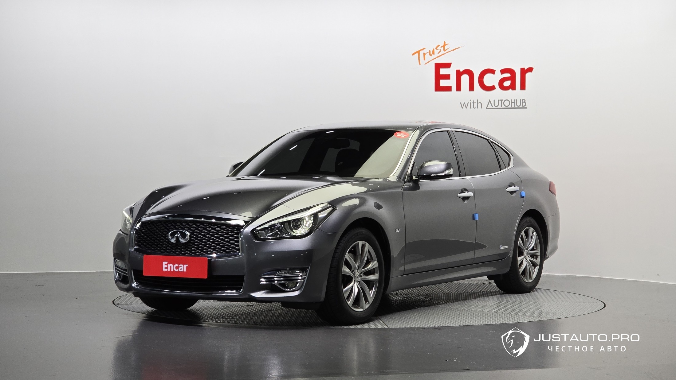 Автомобиль Infiniti Q70