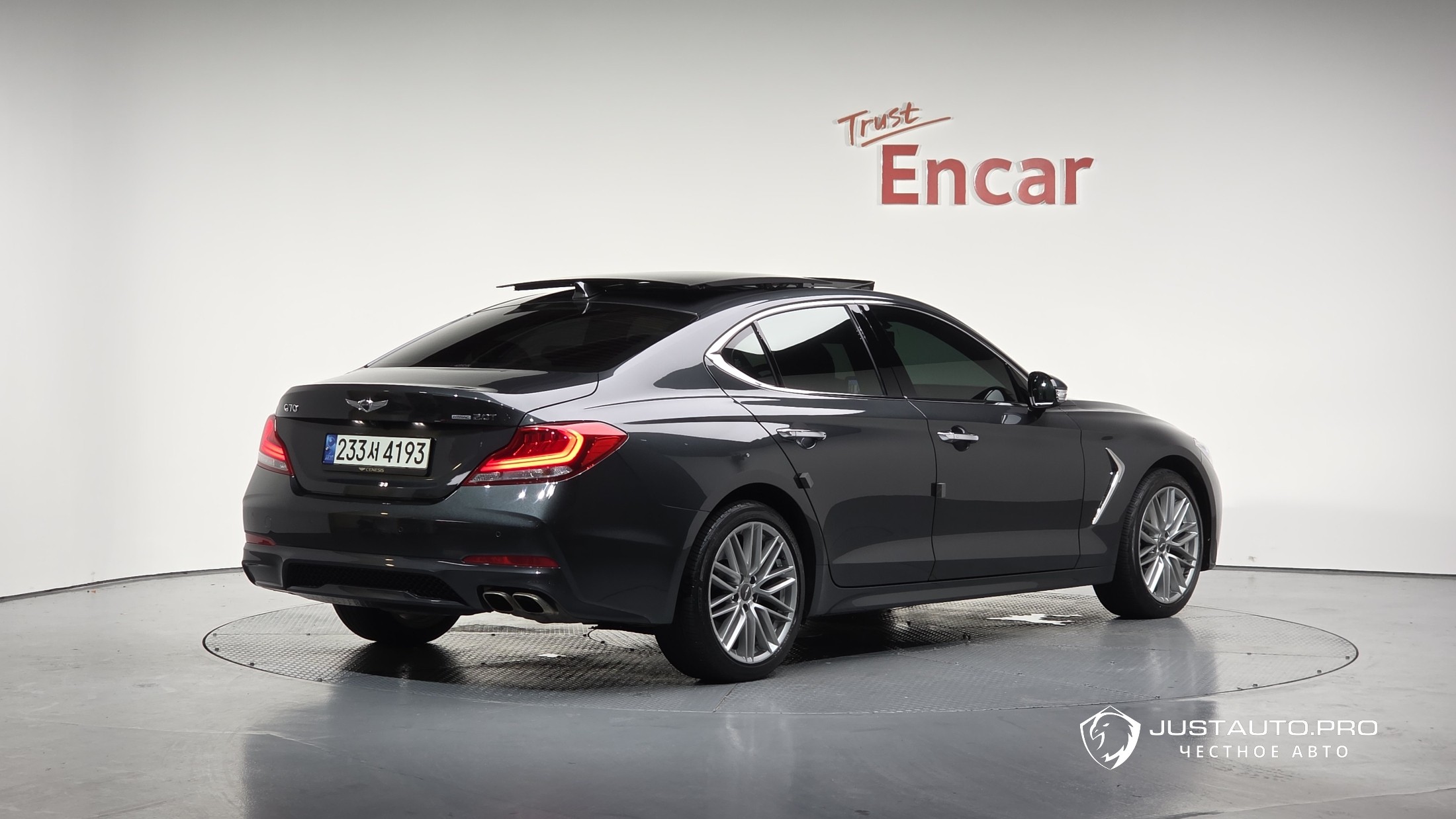 Автомобиль Genesis G70