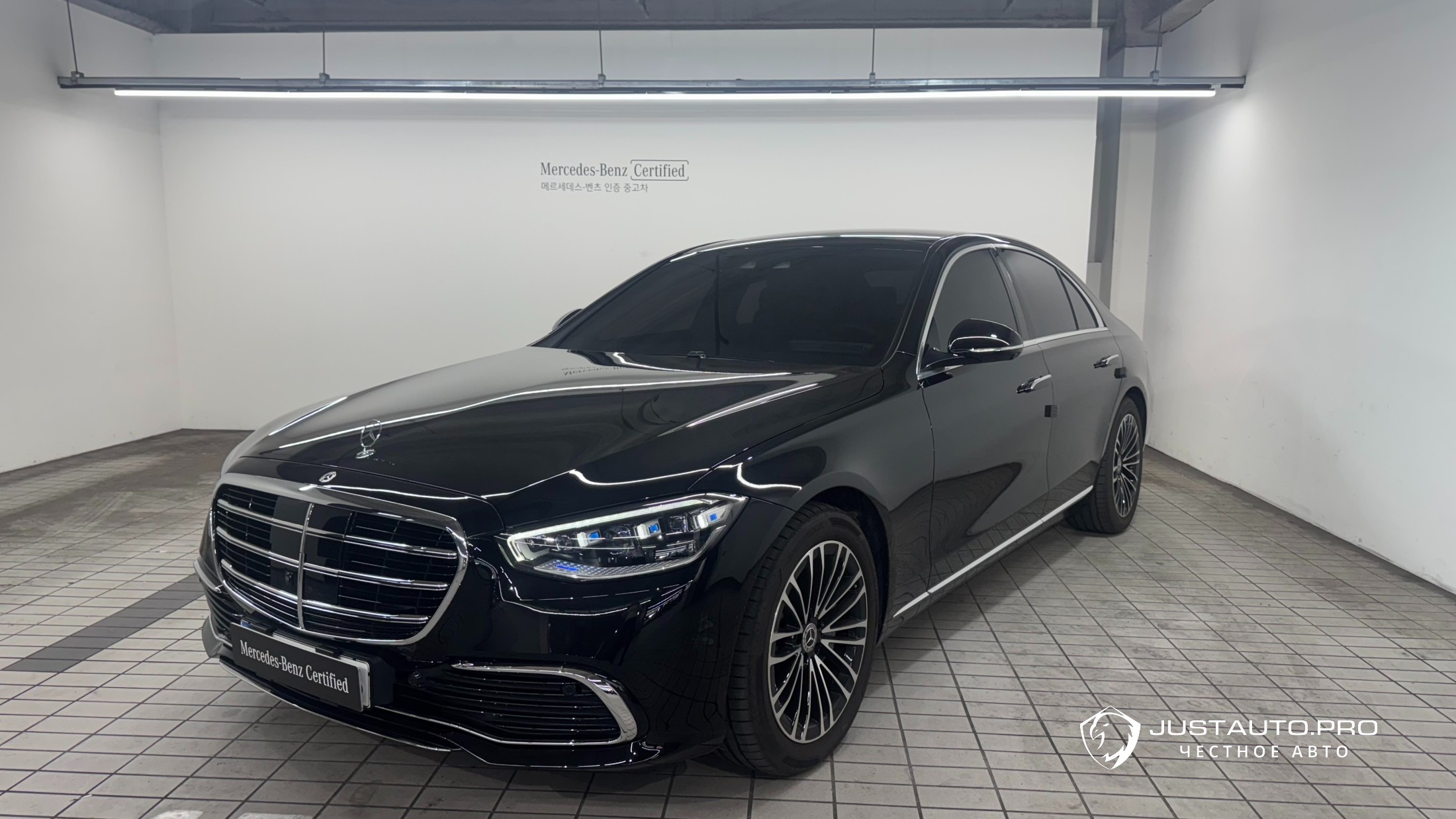 Автомобиль Mercedes-Benz S-Class