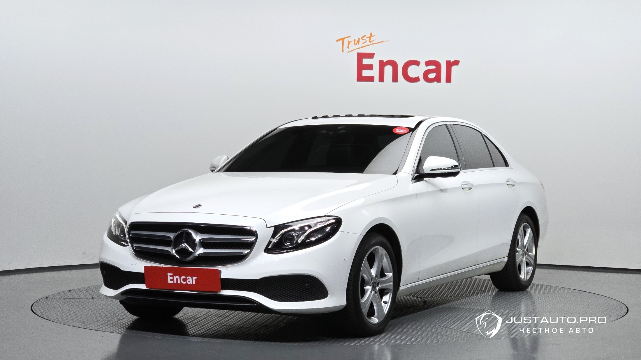 Автомобиль Mercedes-Benz E-Class