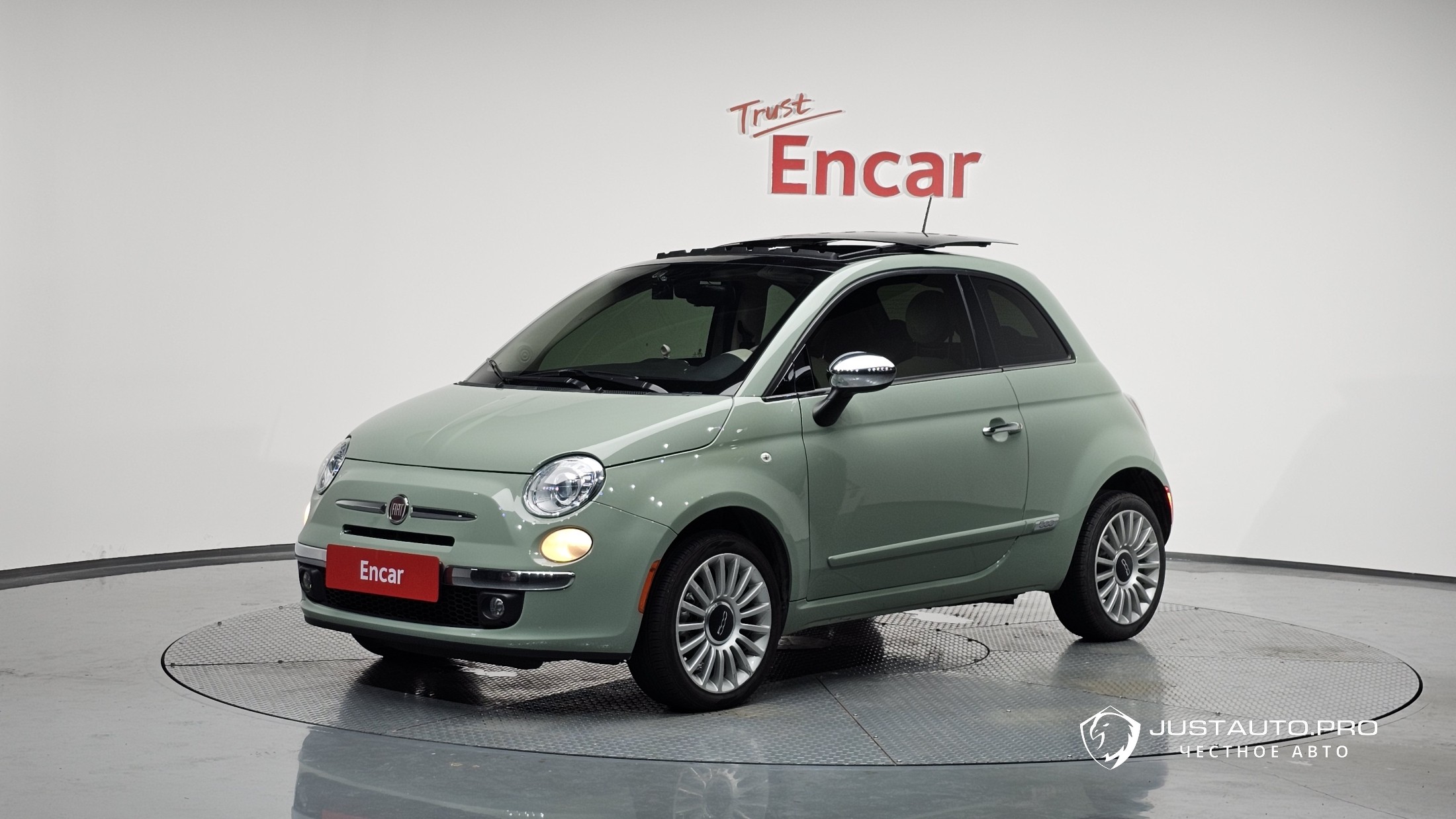 Автомобиль Fiat 500