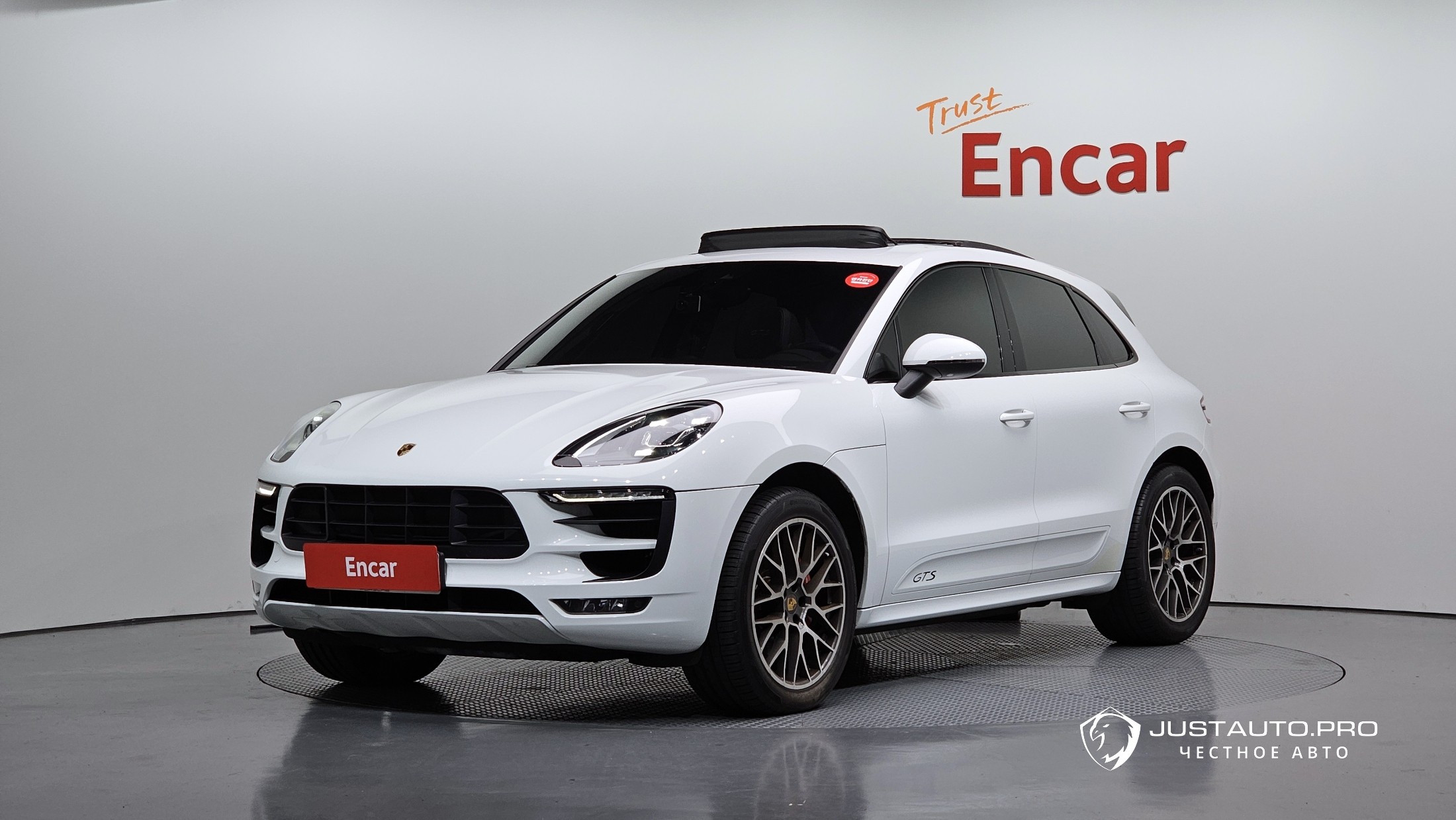 Автомобиль Porsche Macan
