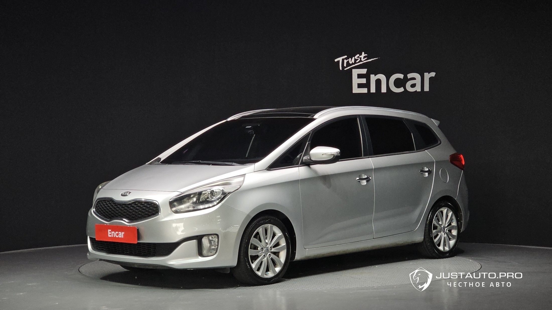 Автомобиль Kia Carens