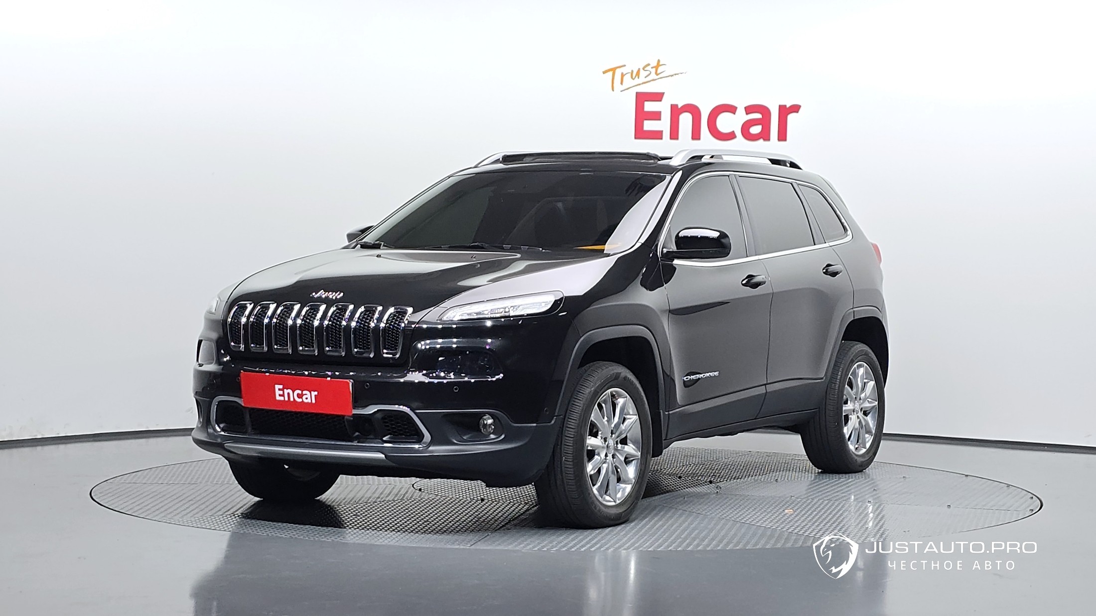 Автомобиль Jeep Cherokee