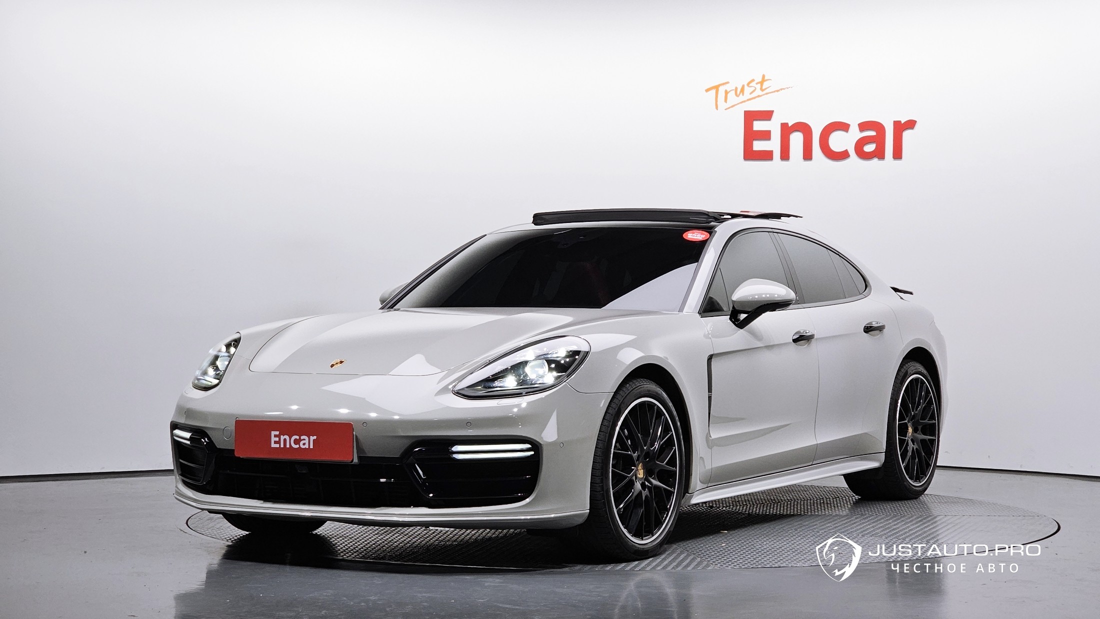 Автомобиль Porsche Panamera