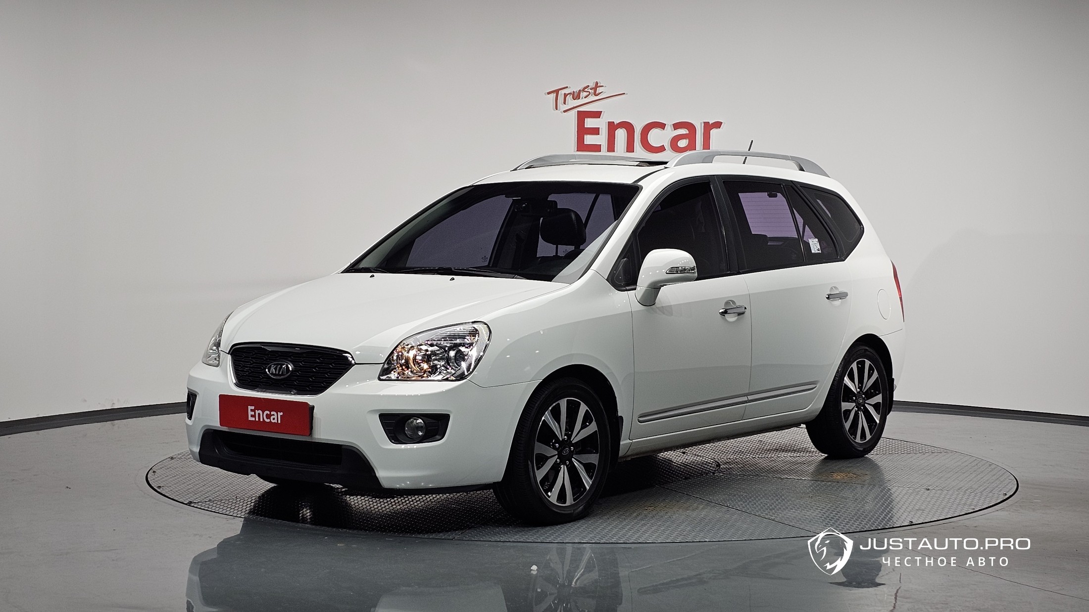 Автомобиль Kia Carens