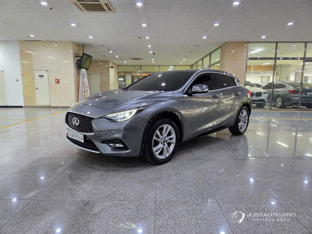 Автомобиль Infiniti Q30