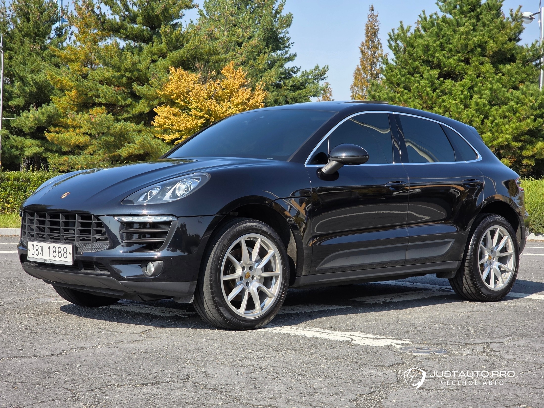 Автомобиль Porsche Macan