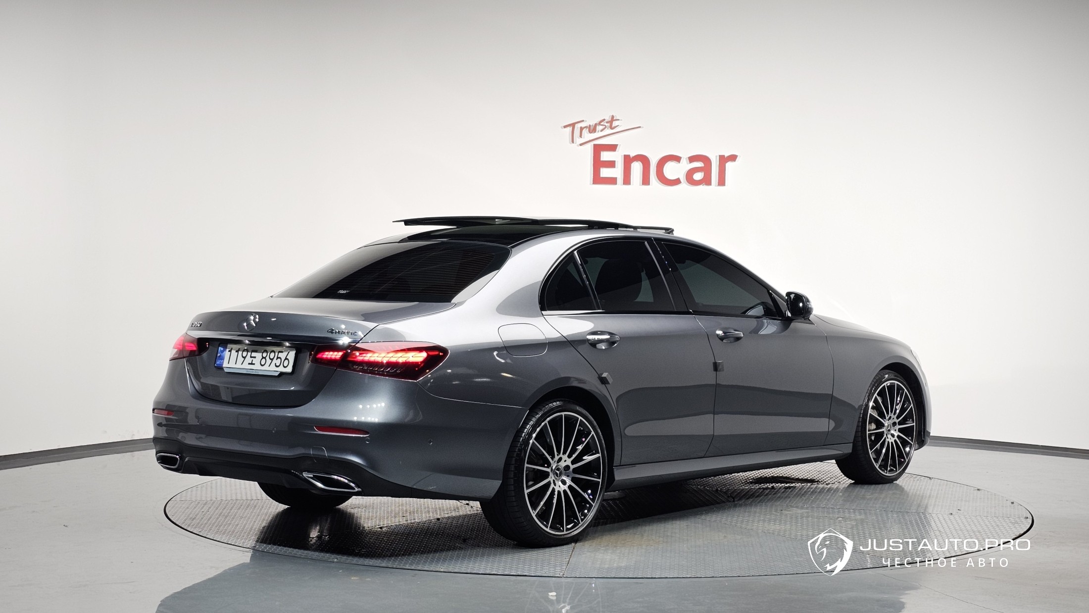 Автомобиль Mercedes-Benz E-Class