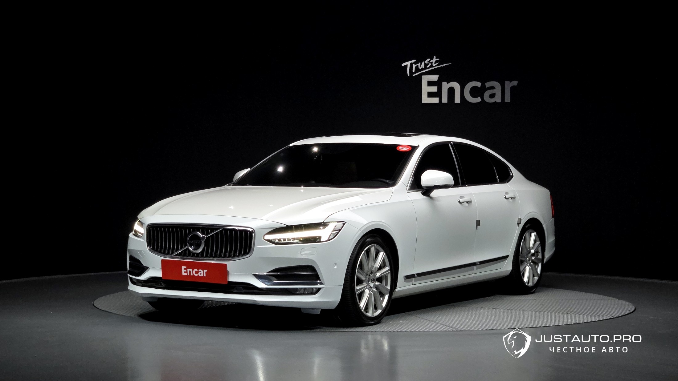 Автомобиль Volvo S90