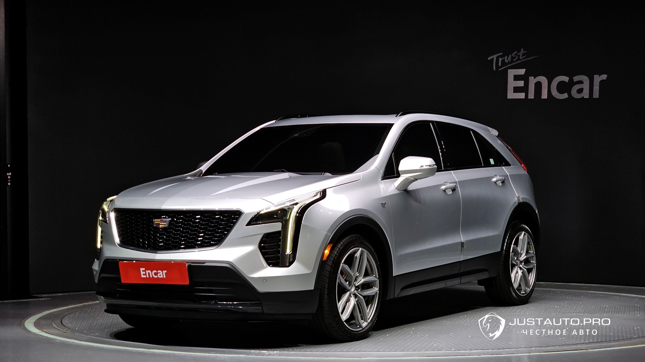 Автомобиль Cadillac XT4