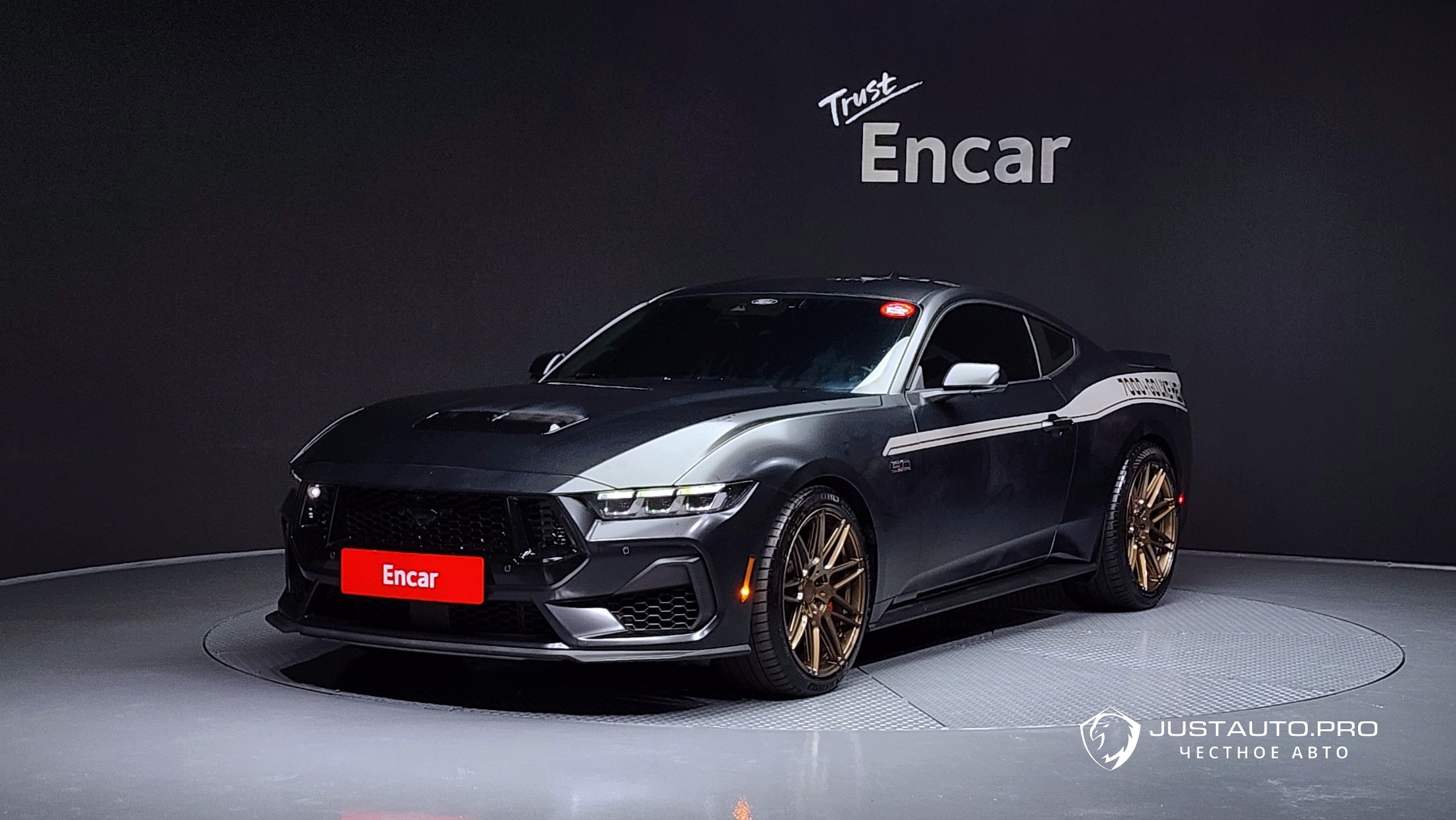 Автомобиль Ford Mustang