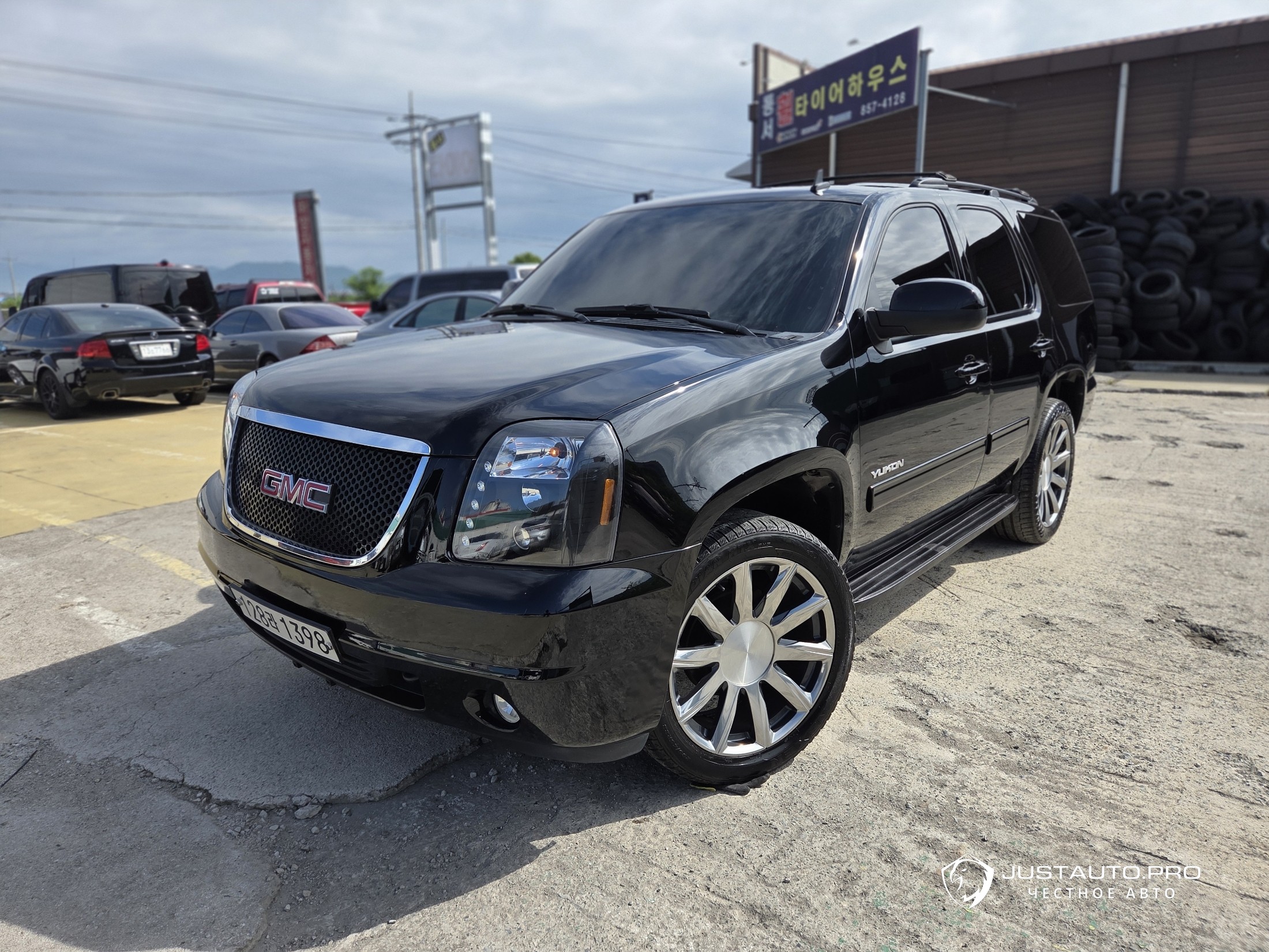 Автомобиль GMC Yukon