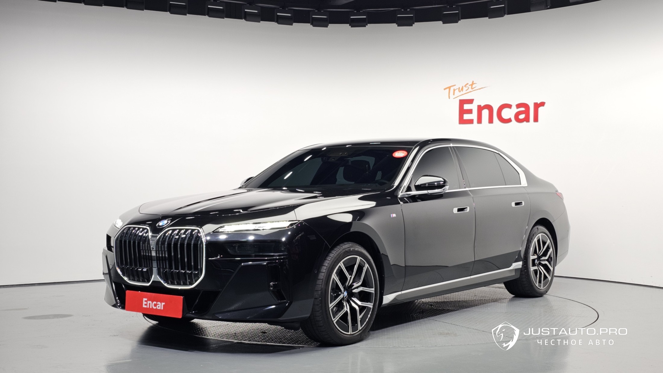 Автомобиль BMW 7-Series