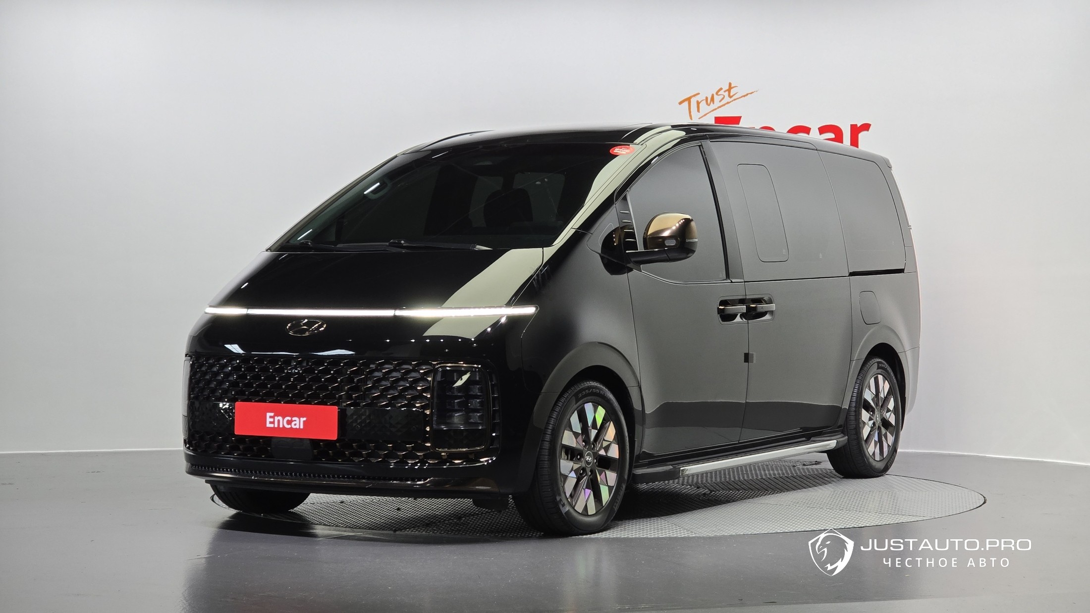 Автомобиль Hyundai Staria