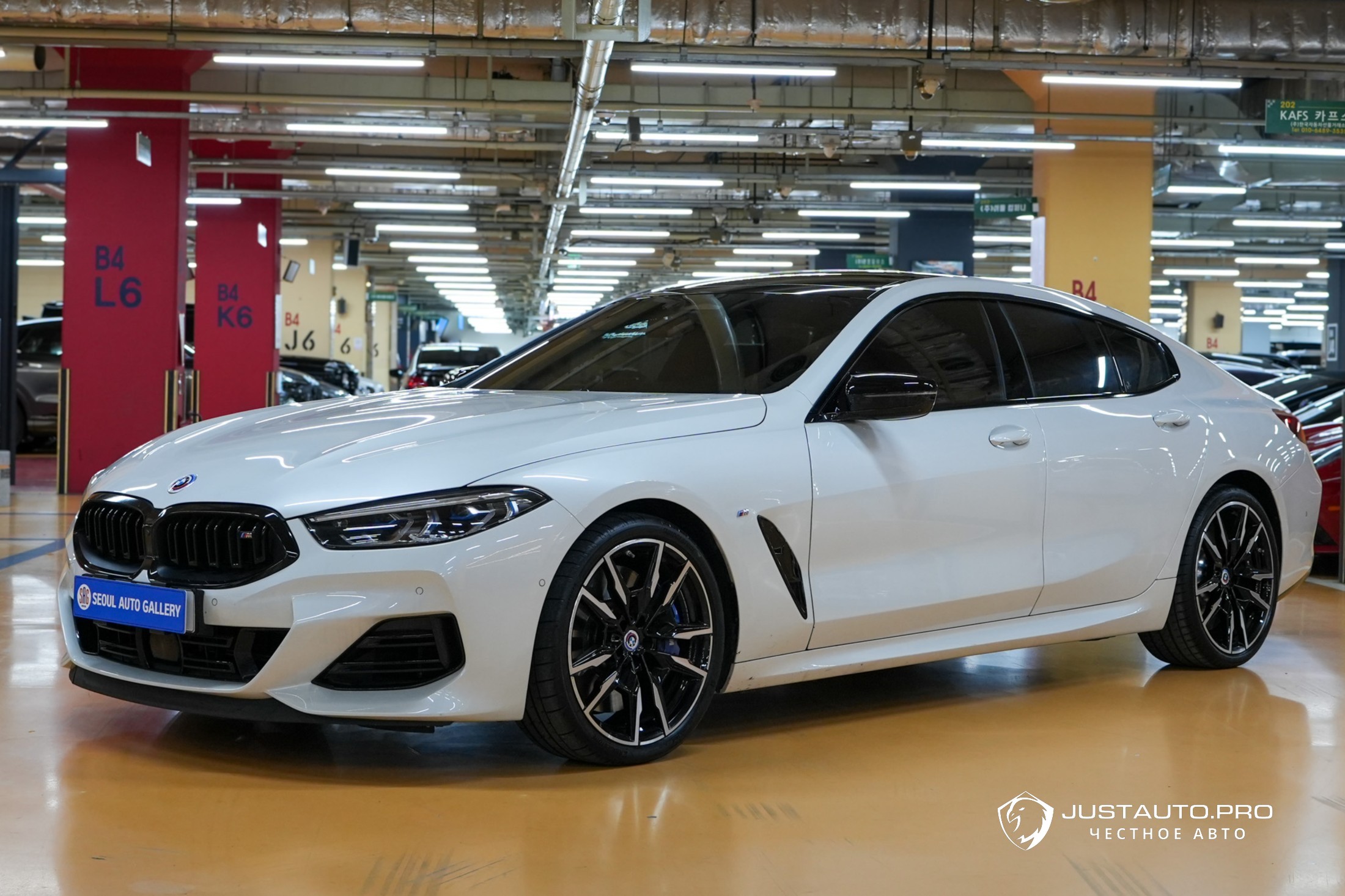 Автомобиль BMW 8-Series