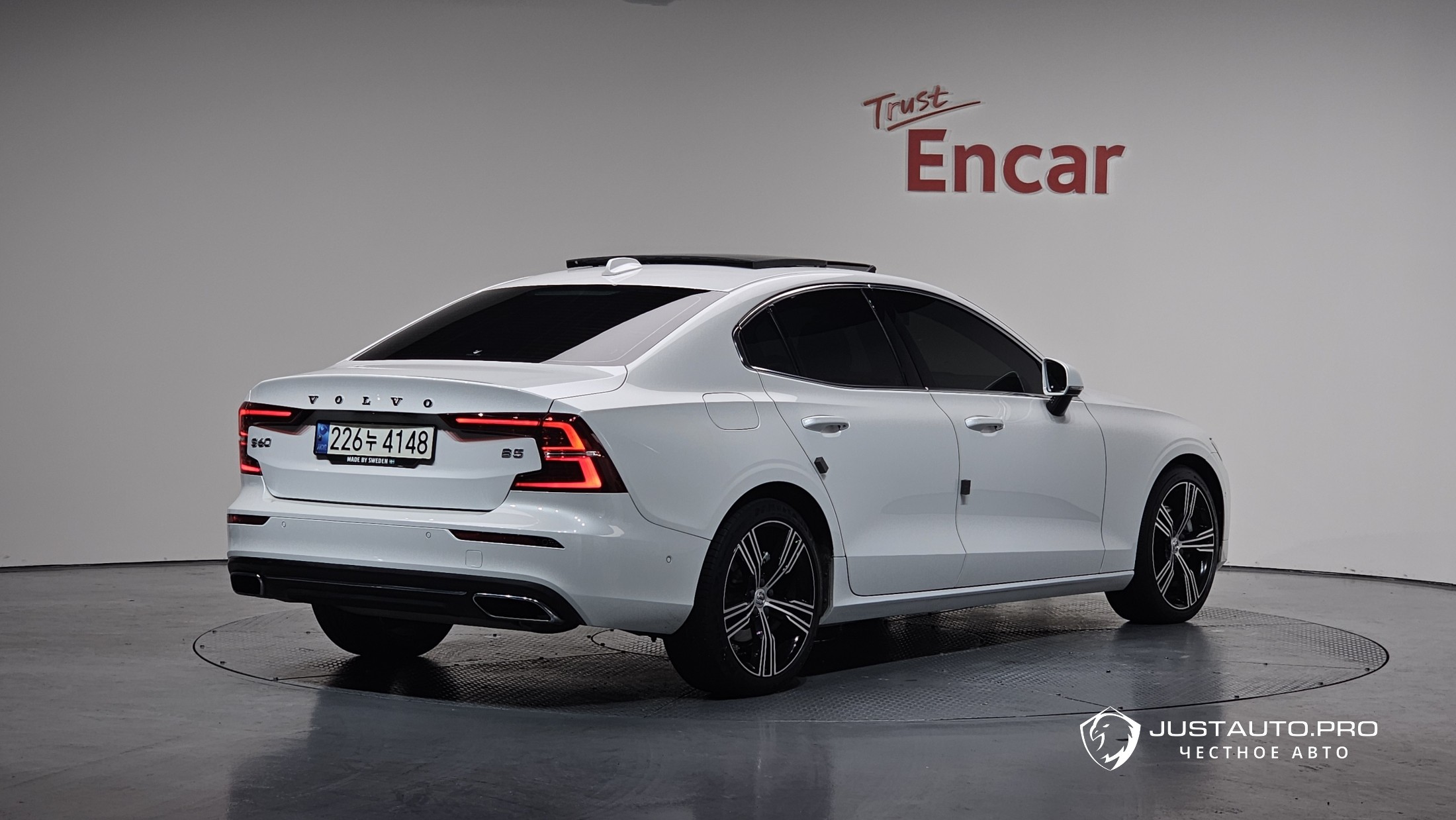 Автомобиль Volvo S60