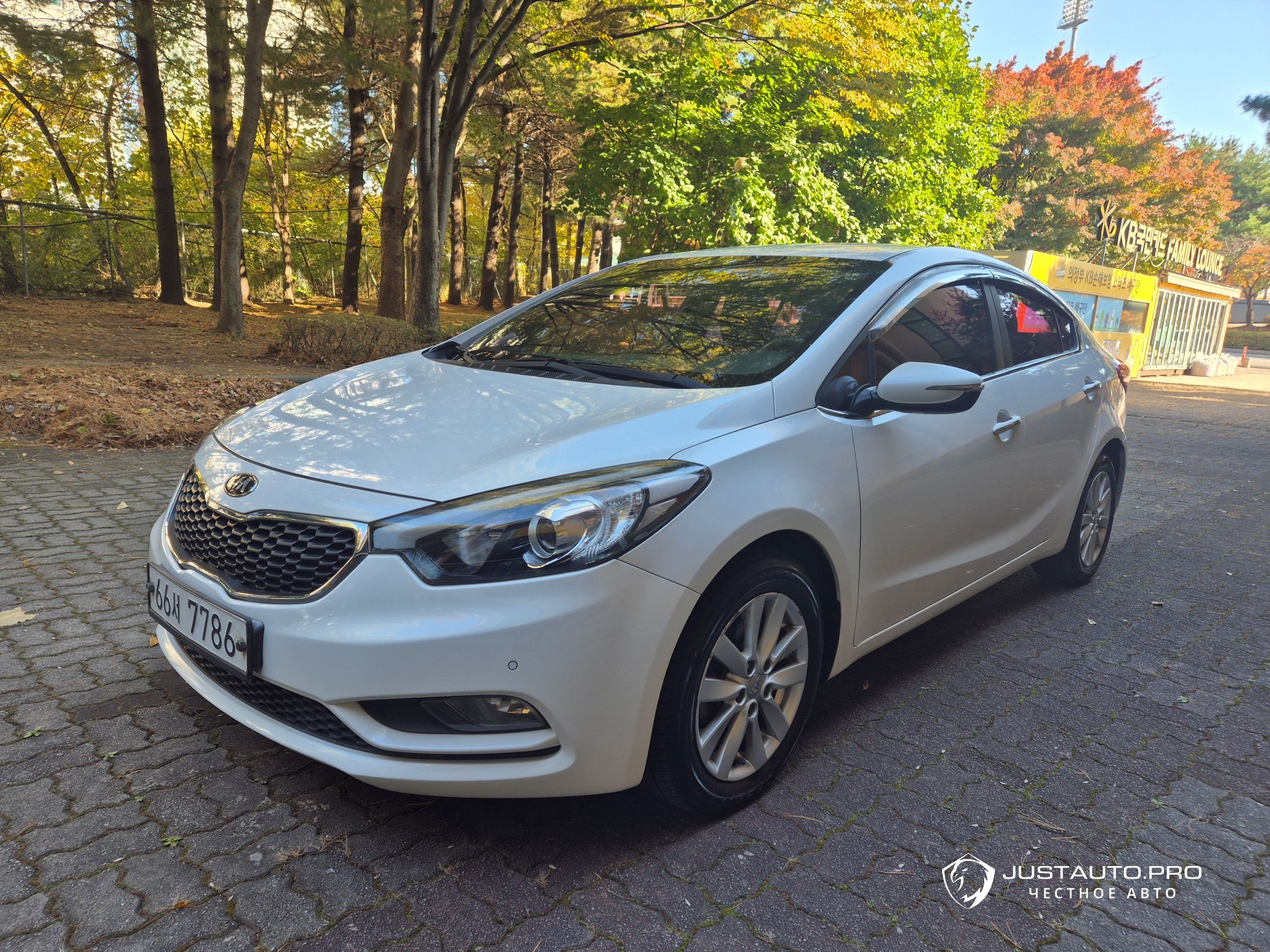 Автомобиль Kia K3