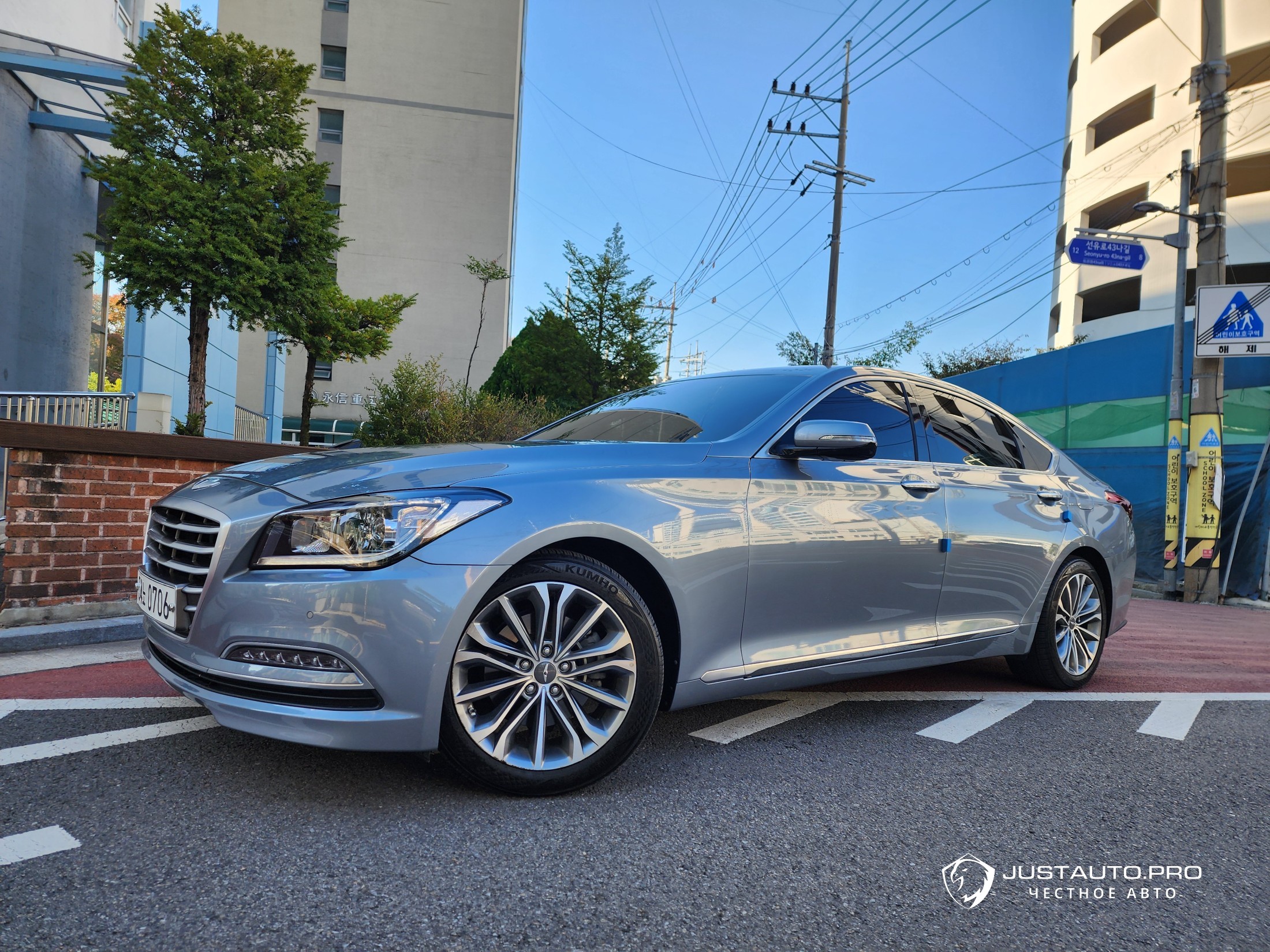 Автомобиль Hyundai Genesis