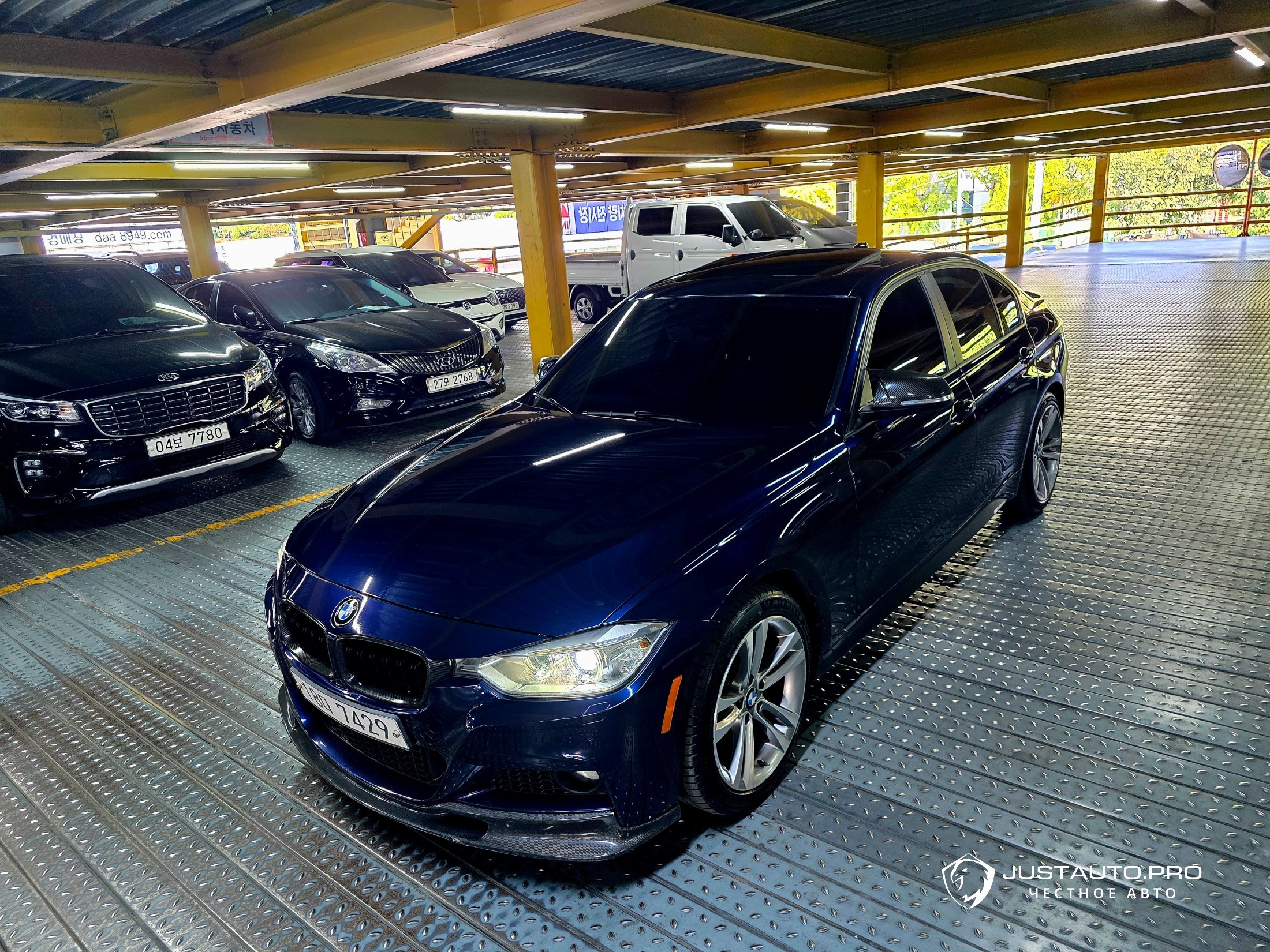 Автомобиль BMW 3-Series