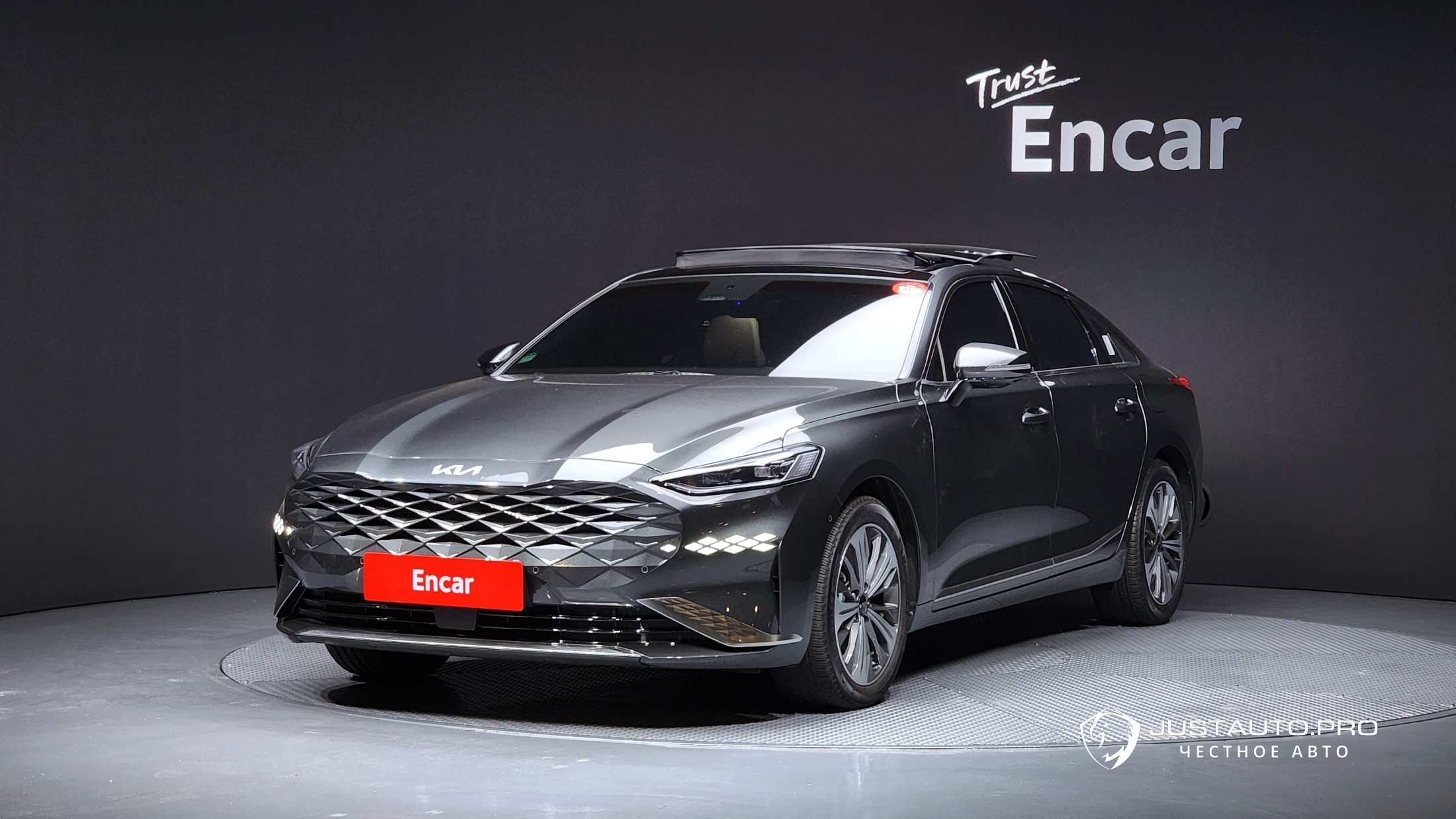 Автомобиль Kia K8