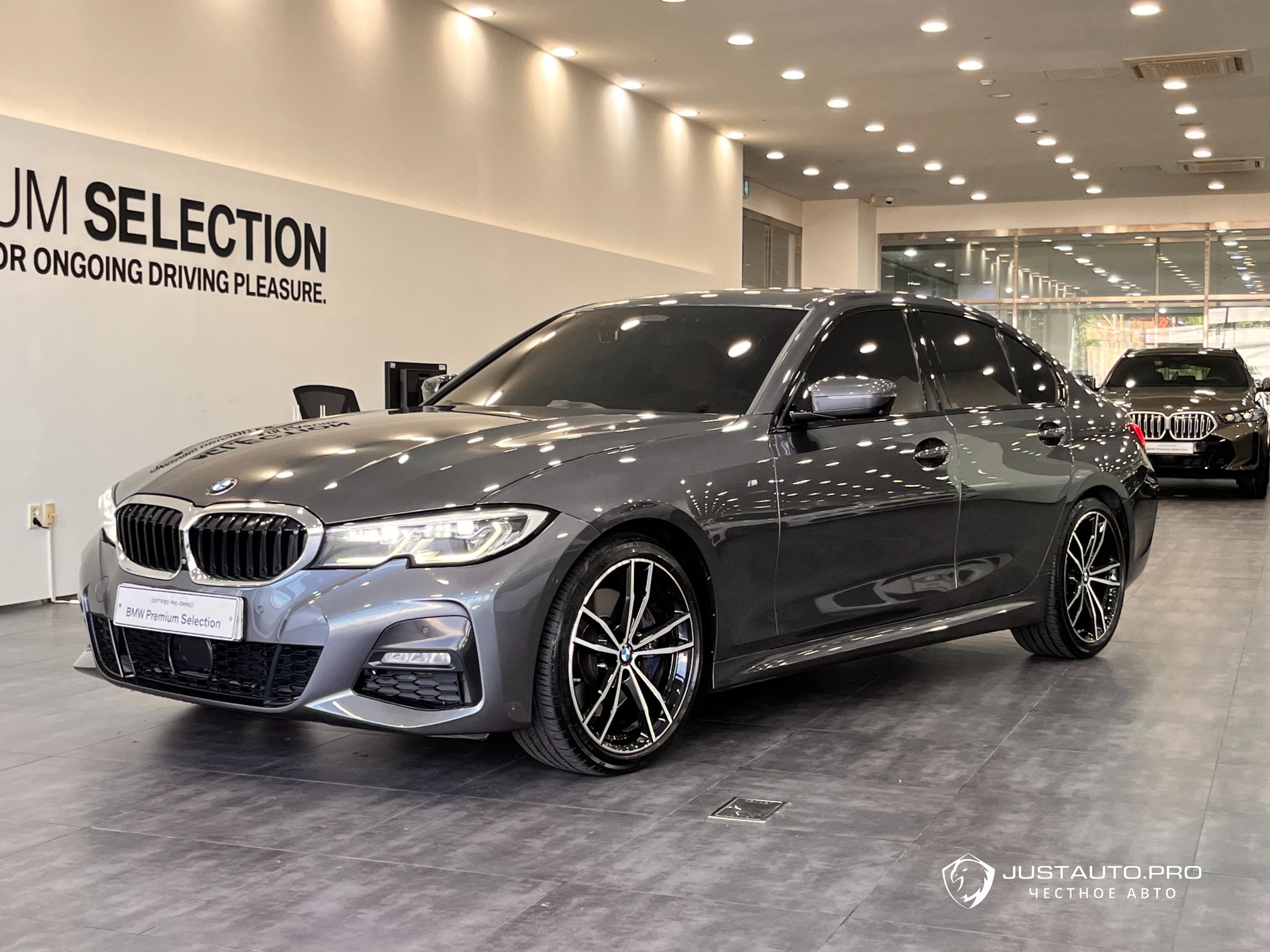 Автомобиль BMW 3-Series