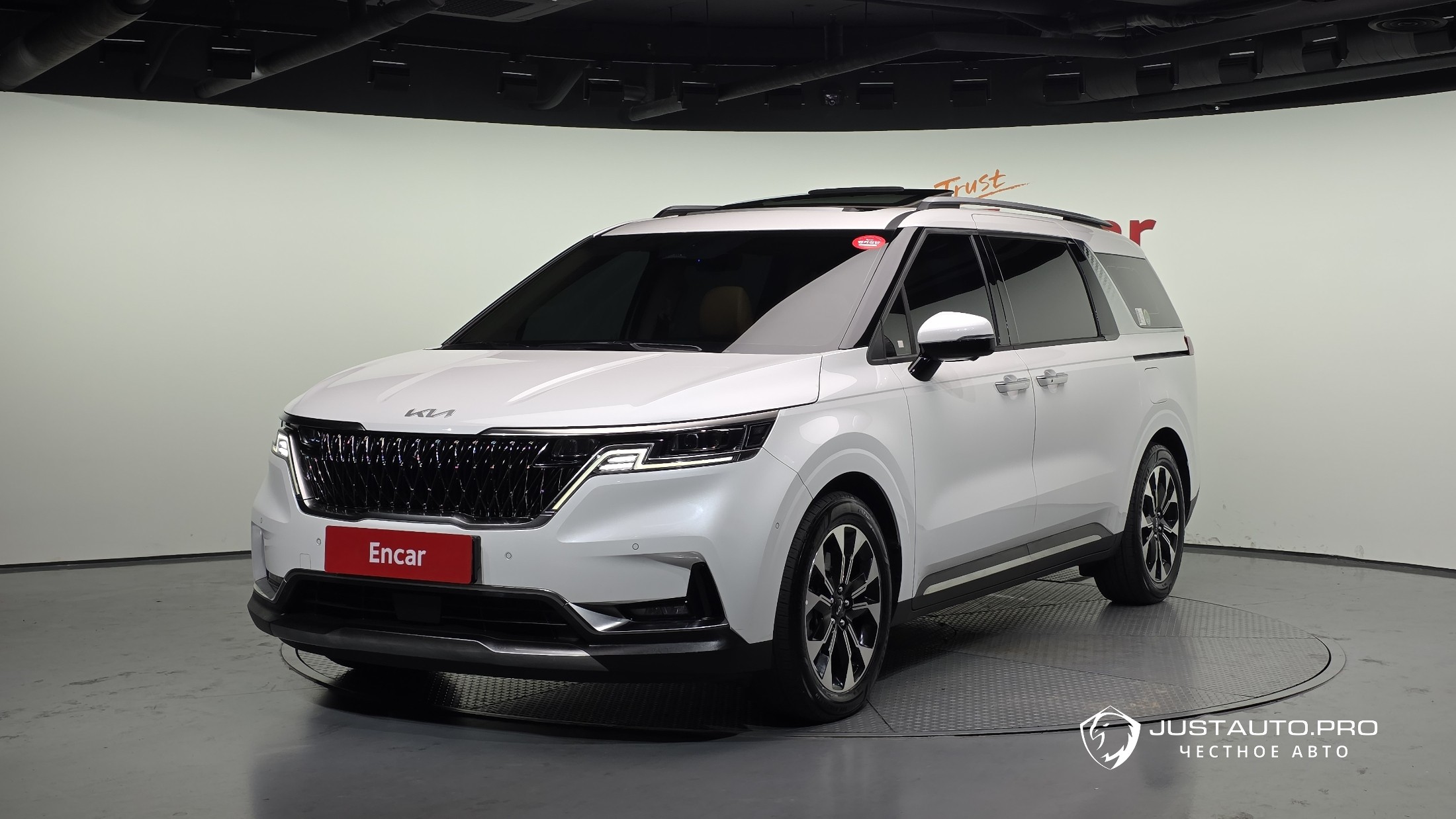 Автомобиль Kia Canival