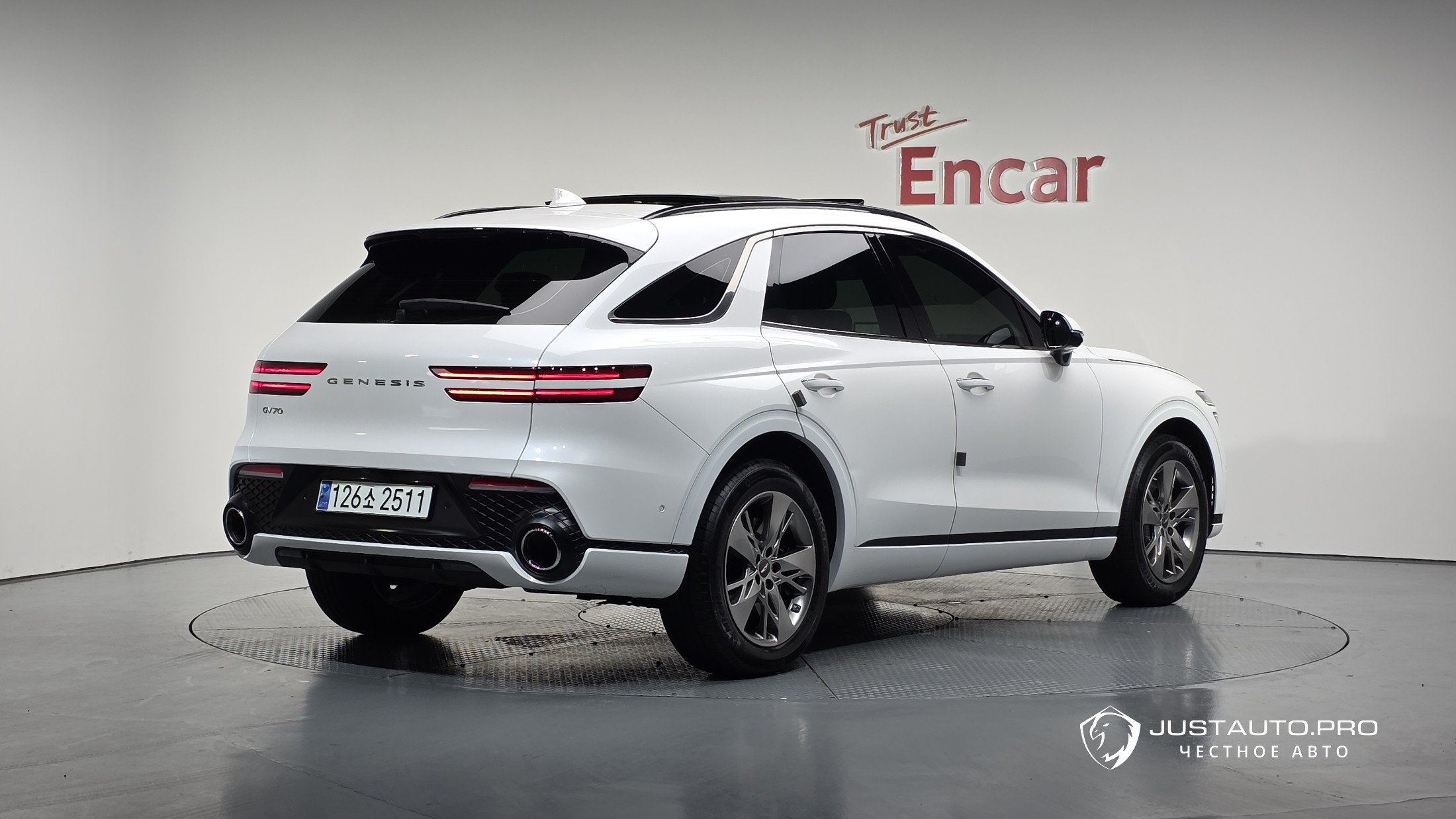 Автомобиль Genesis GV70