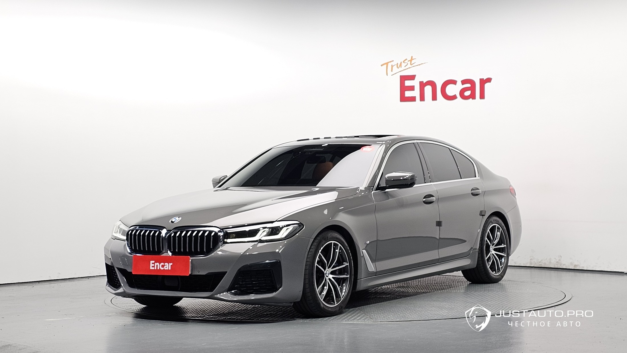 Автомобиль BMW 5-Series