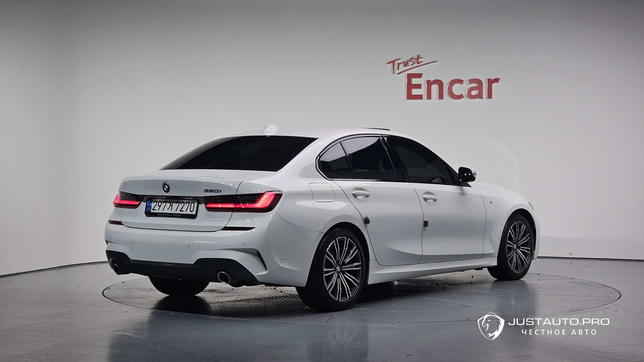 Автомобиль BMW 3-Series