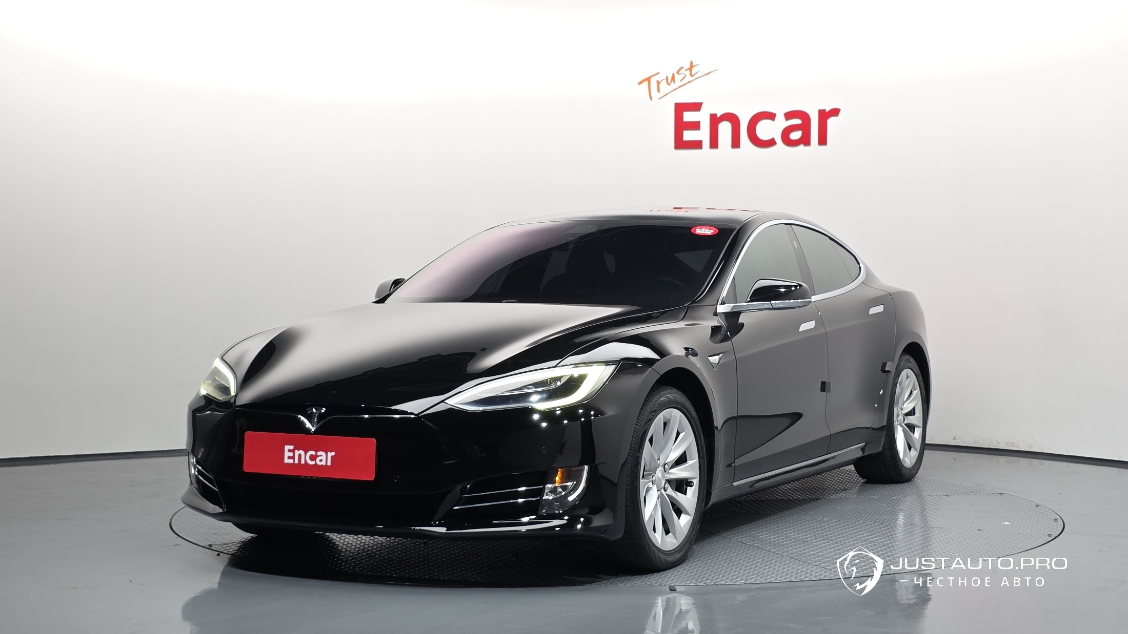 Автомобиль Tesla Model S