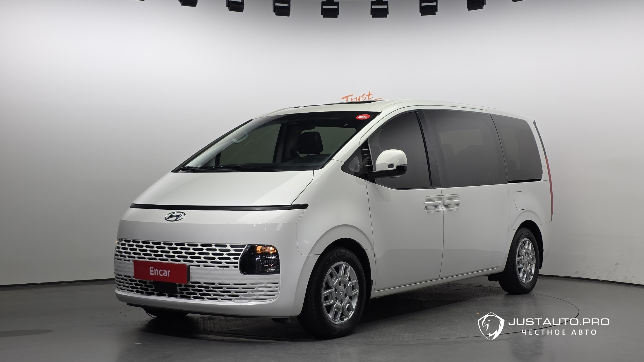 Автомобиль Hyundai Staria