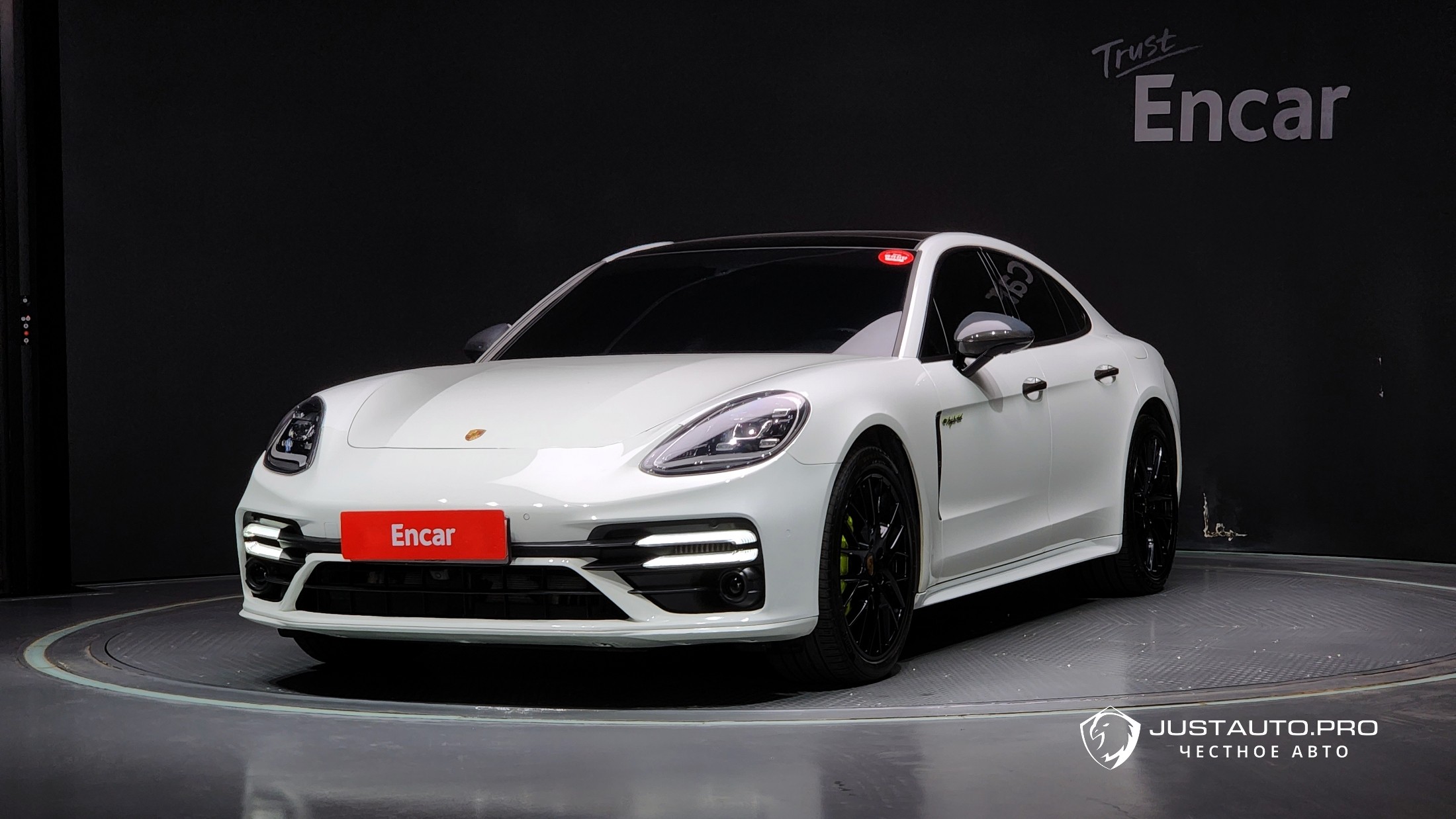 Автомобиль Porsche Panamera
