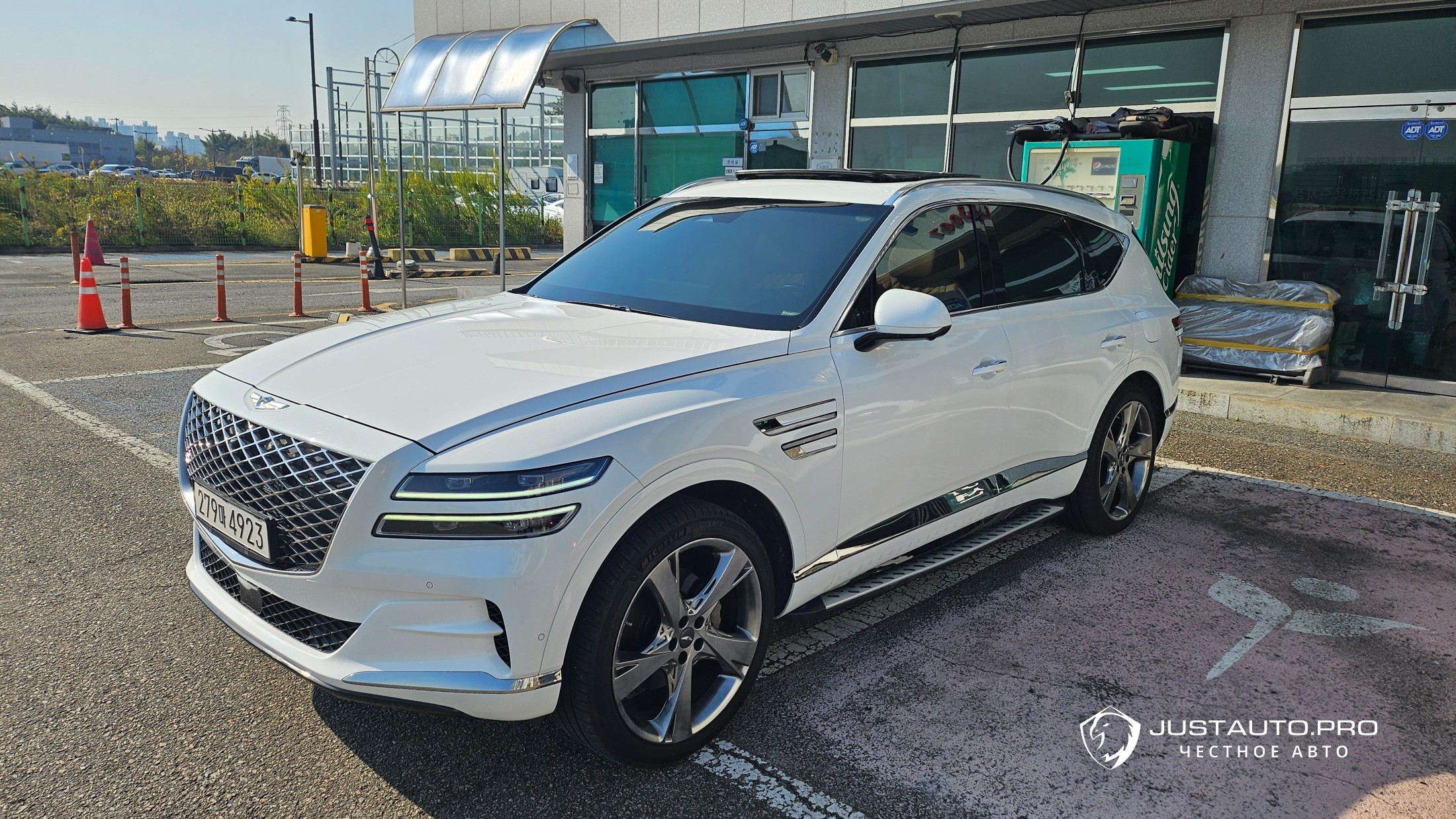 Автомобиль Genesis GV80